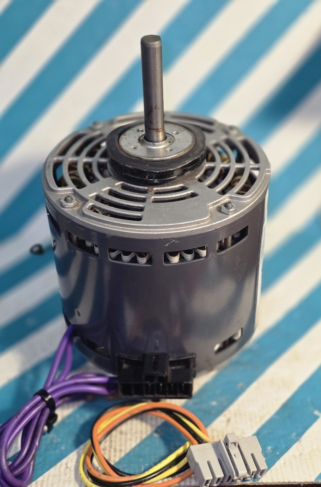 EMERSON K55HXECT-7221 BLOWER MOTOR 1/3 HP 825 RPM/3SPD 208-230V.TESTED