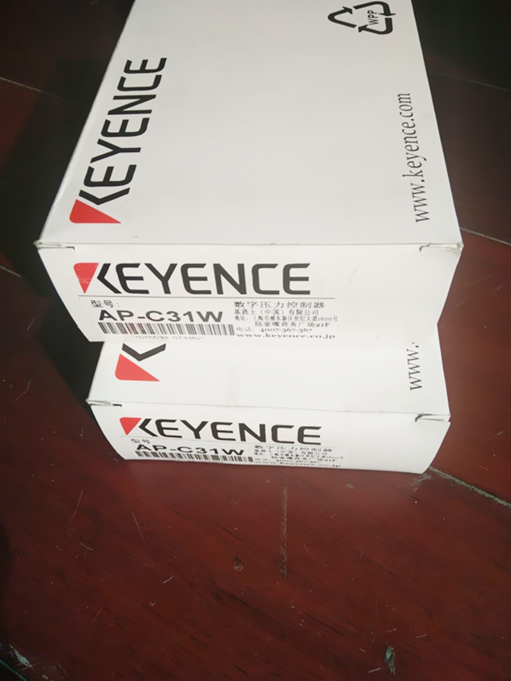 One Keyence AP-C31W Pressure Switch New In Box Fast Shipping