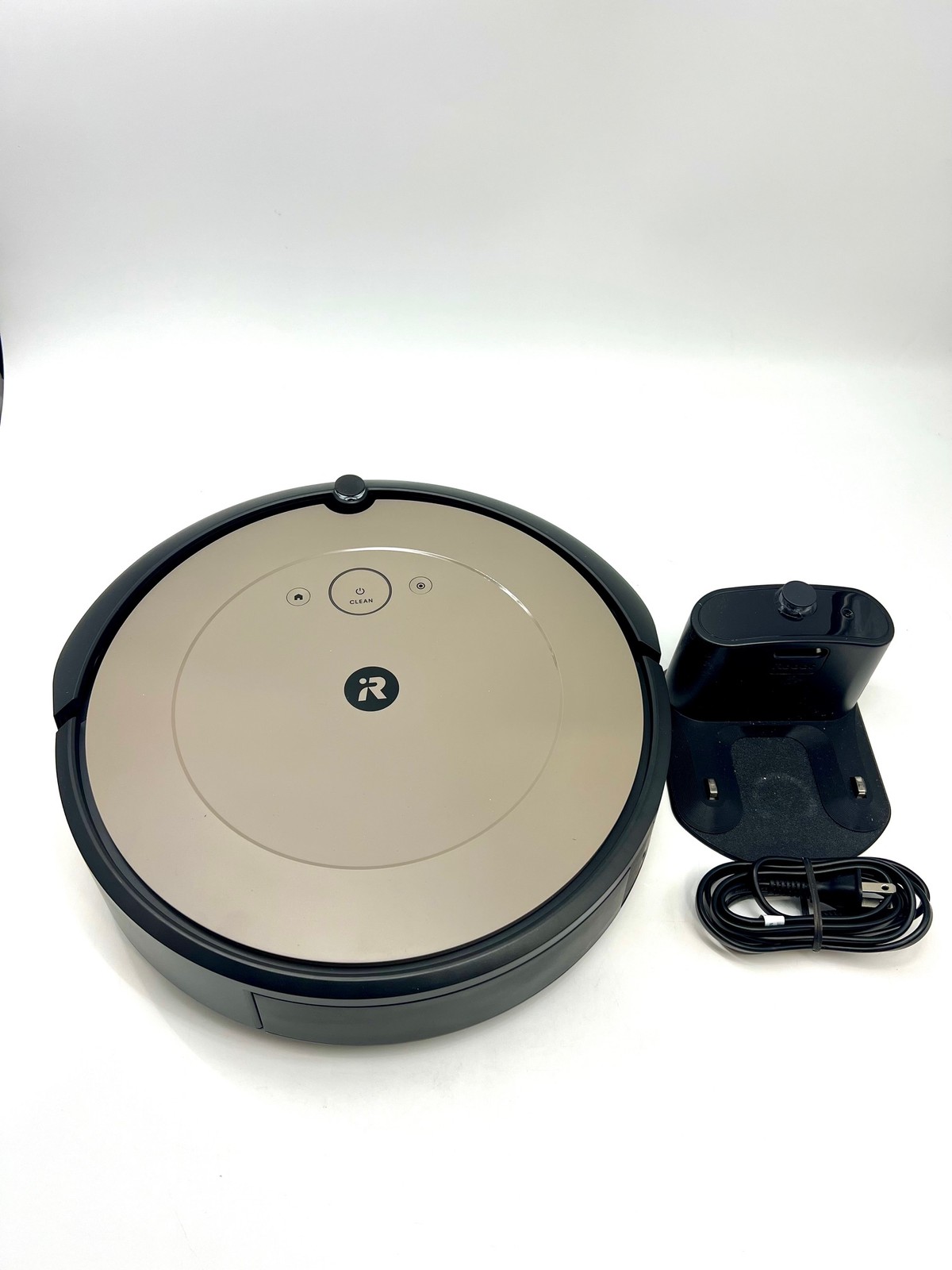 iRobot i115220 Robot Vacuum – Wi-Fi Connected Mapping, Works with Alexa Ideal