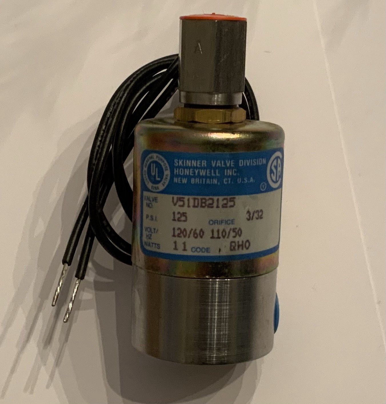 Honeywell V51DB2125 Skinner Solenoid Valve New Open Box 120v/60h