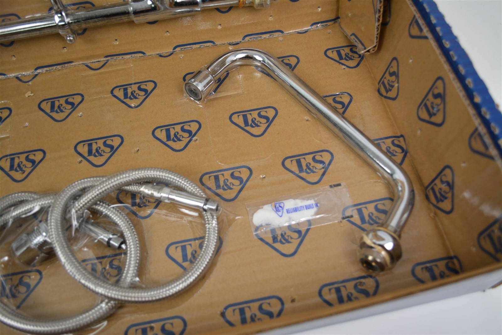 T&S Deck Mount 24 3/4in Pre-Rinse With Low Flow Spray, 24in Hose, 8″ Faucet.