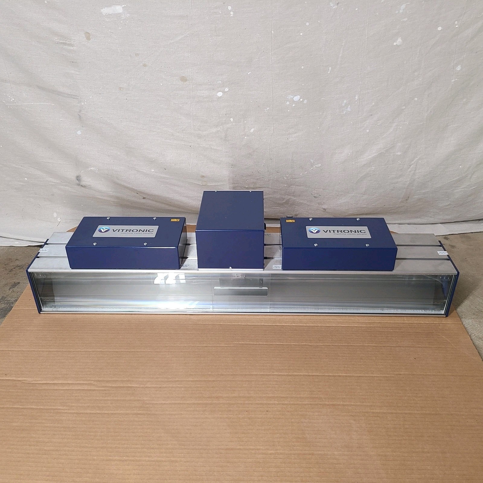 Vitronic Vicam-SSI Line Scan Camera with LED Illumination 2300mm 24V/DC 1.5A/DC