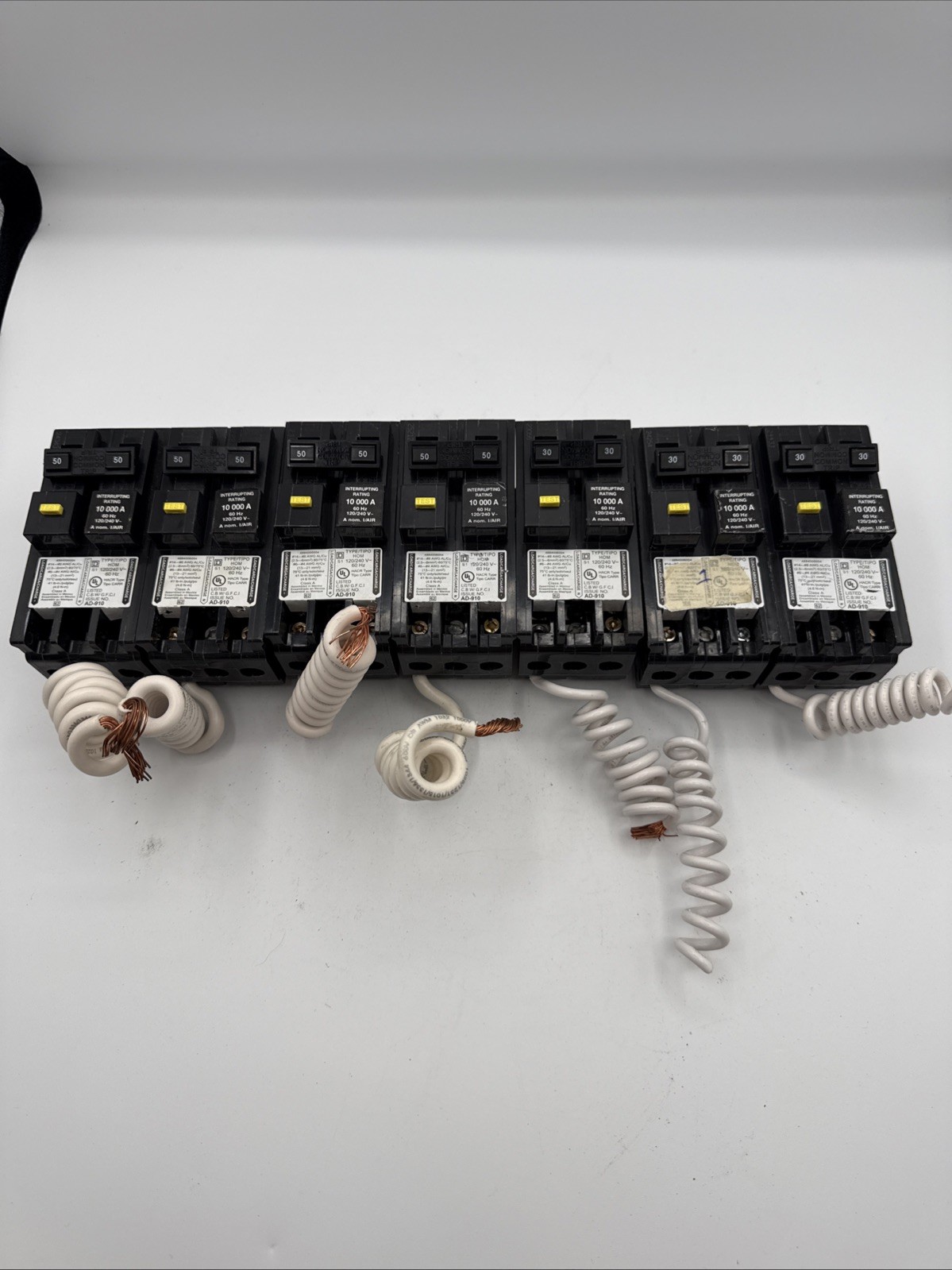 4 HOM250GFI 3 HOM230GFI MISSING 1 LUG 2 POLE GFCI GROUND-FAULT CIRCUIT BREAKER