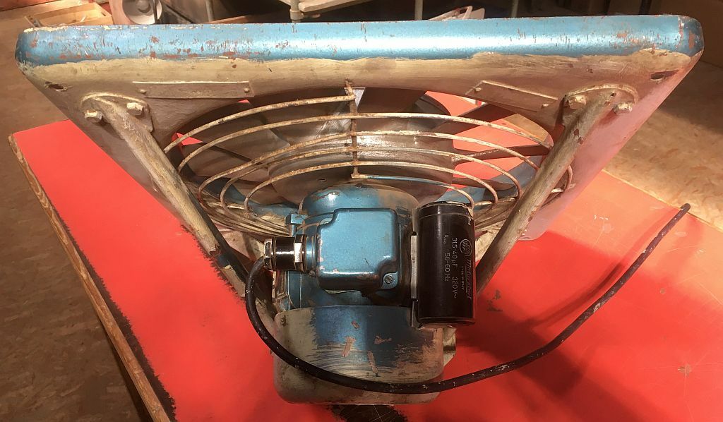 großer Industrie Ventilator | Axial Wandlüfter | Besel Motor | 44cm | Polen