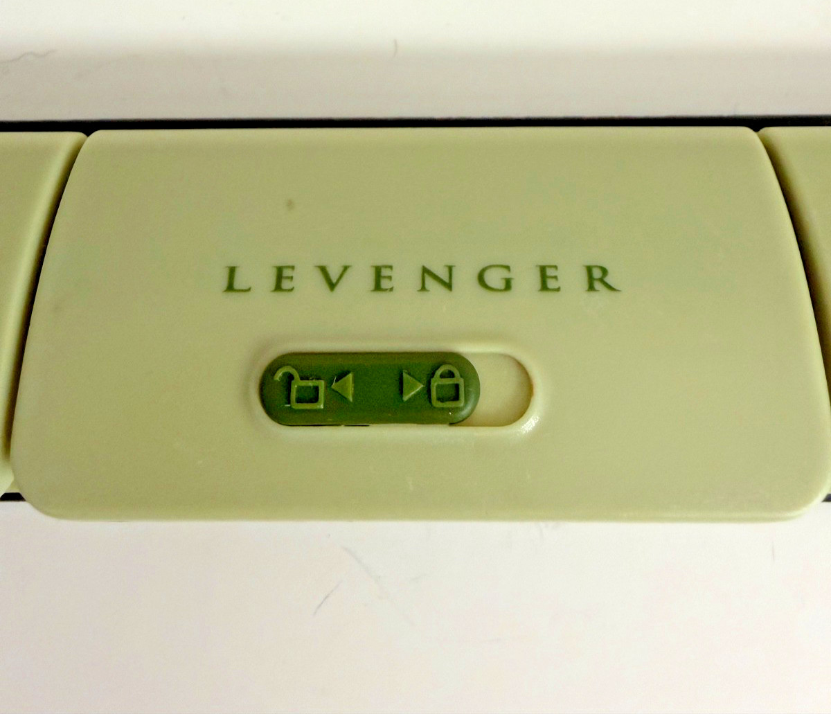 Circa 1-2-3 Portable Discbound Notebook Punch 11 Hole Punch Levenger