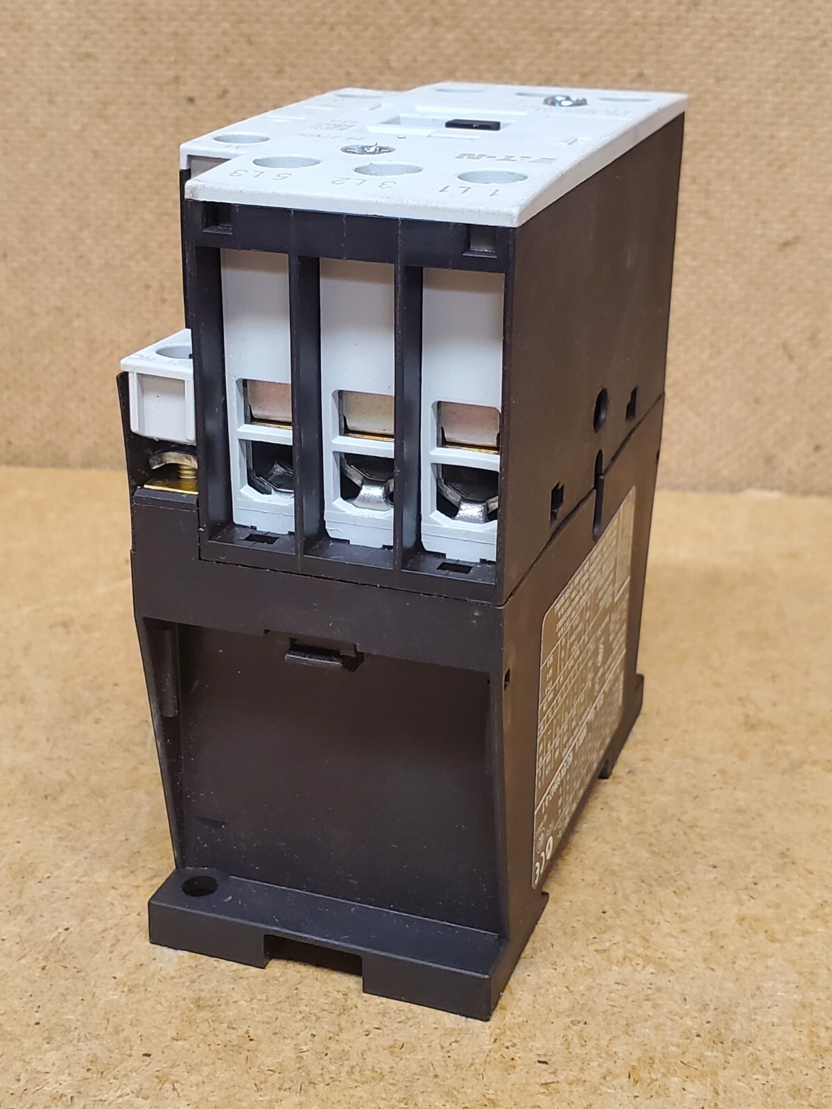 Eaton DIL M25-01 XTCE025C01 w/ Auxiliary Contact Module 24-27VDC – NEW