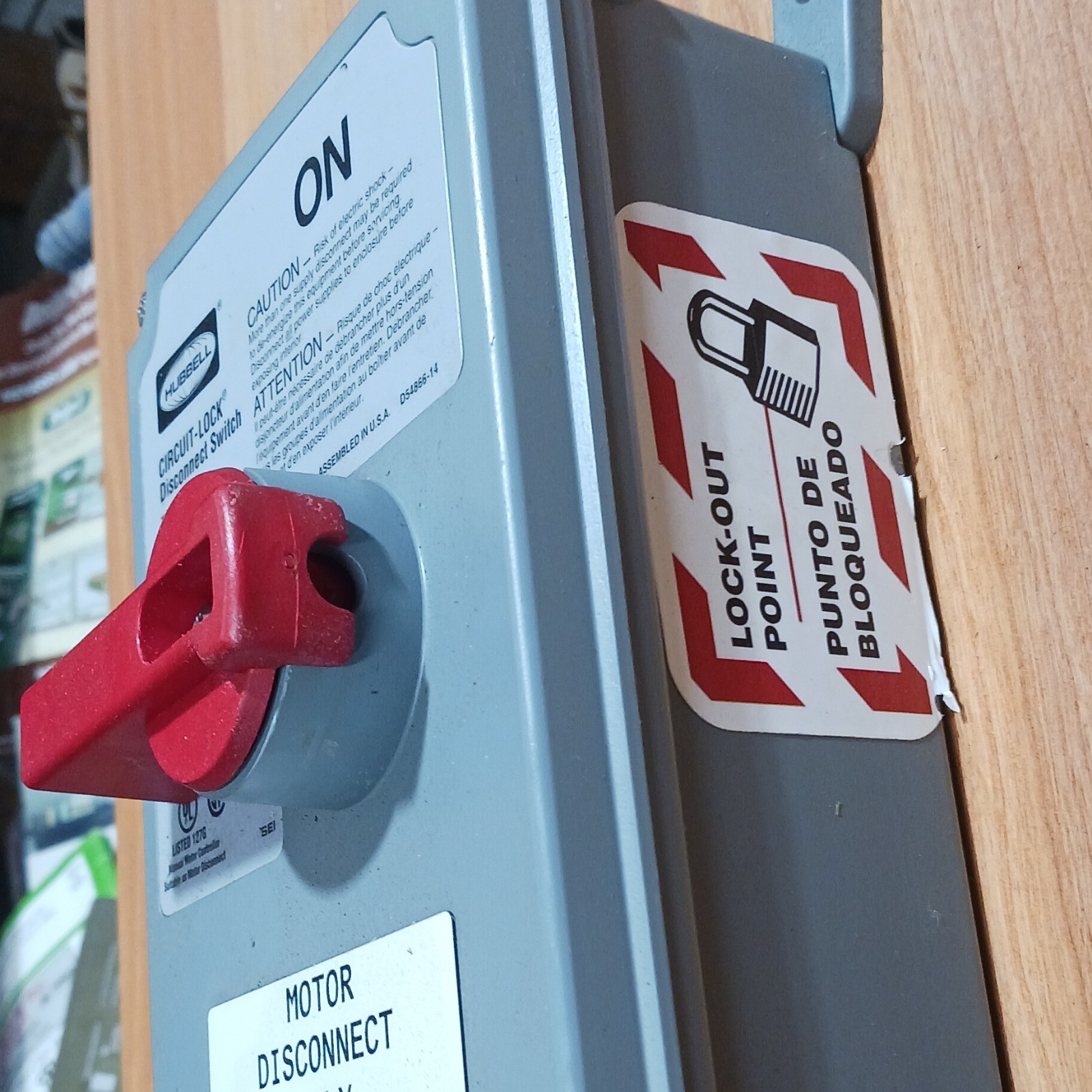 Hubbell Heavy Duty Disconnect Switch HBLDS3 30A 600VAC Wall Mount Gray/Red