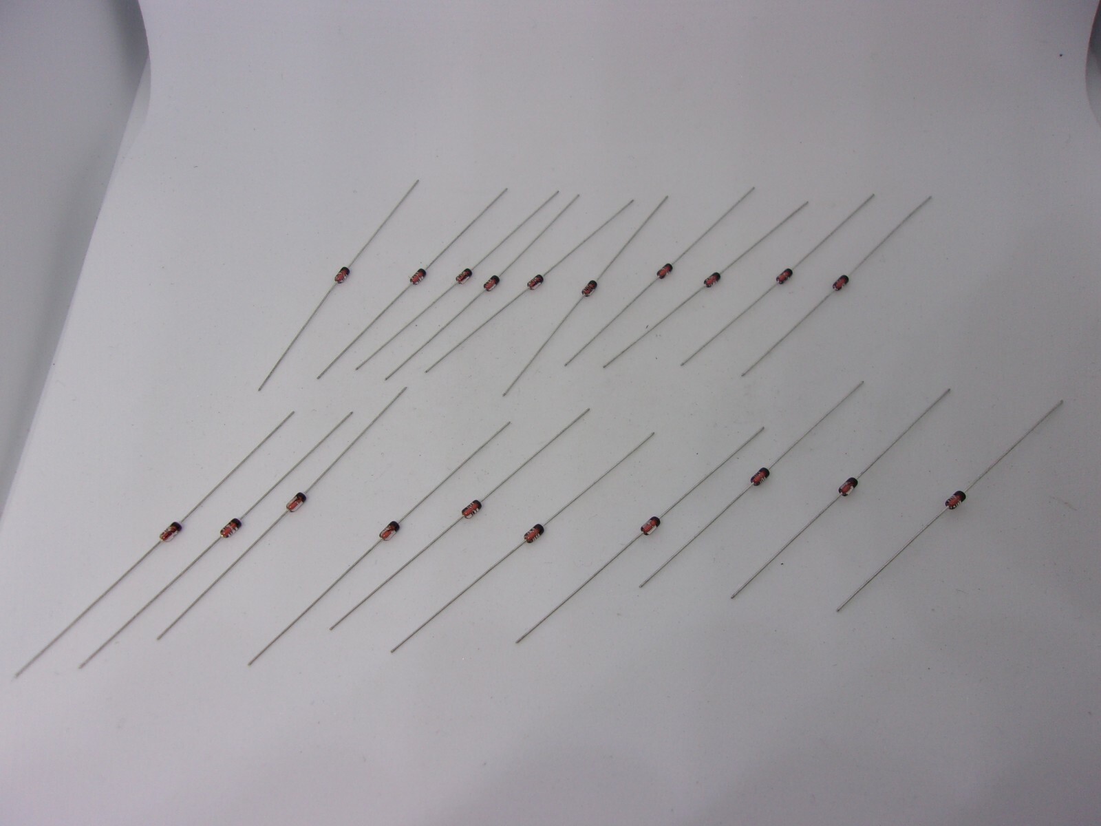 20 Pcs Pack Lot Silicon Planar Zener Diodes 1/2W 0.5W DO-35 Package DIP – 3V