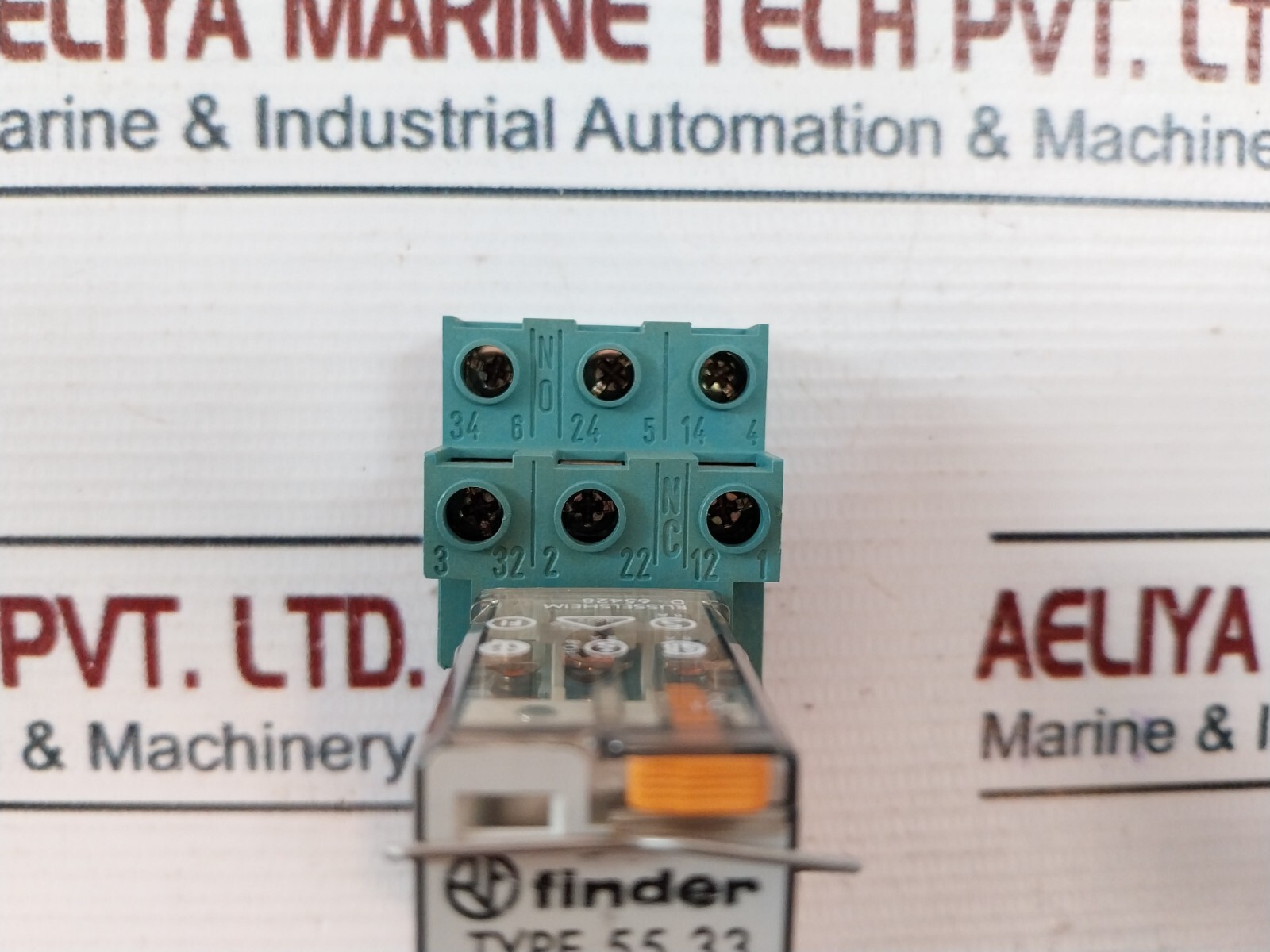Finder 55.33 Control Relay With Base 94.73, 10a-250v