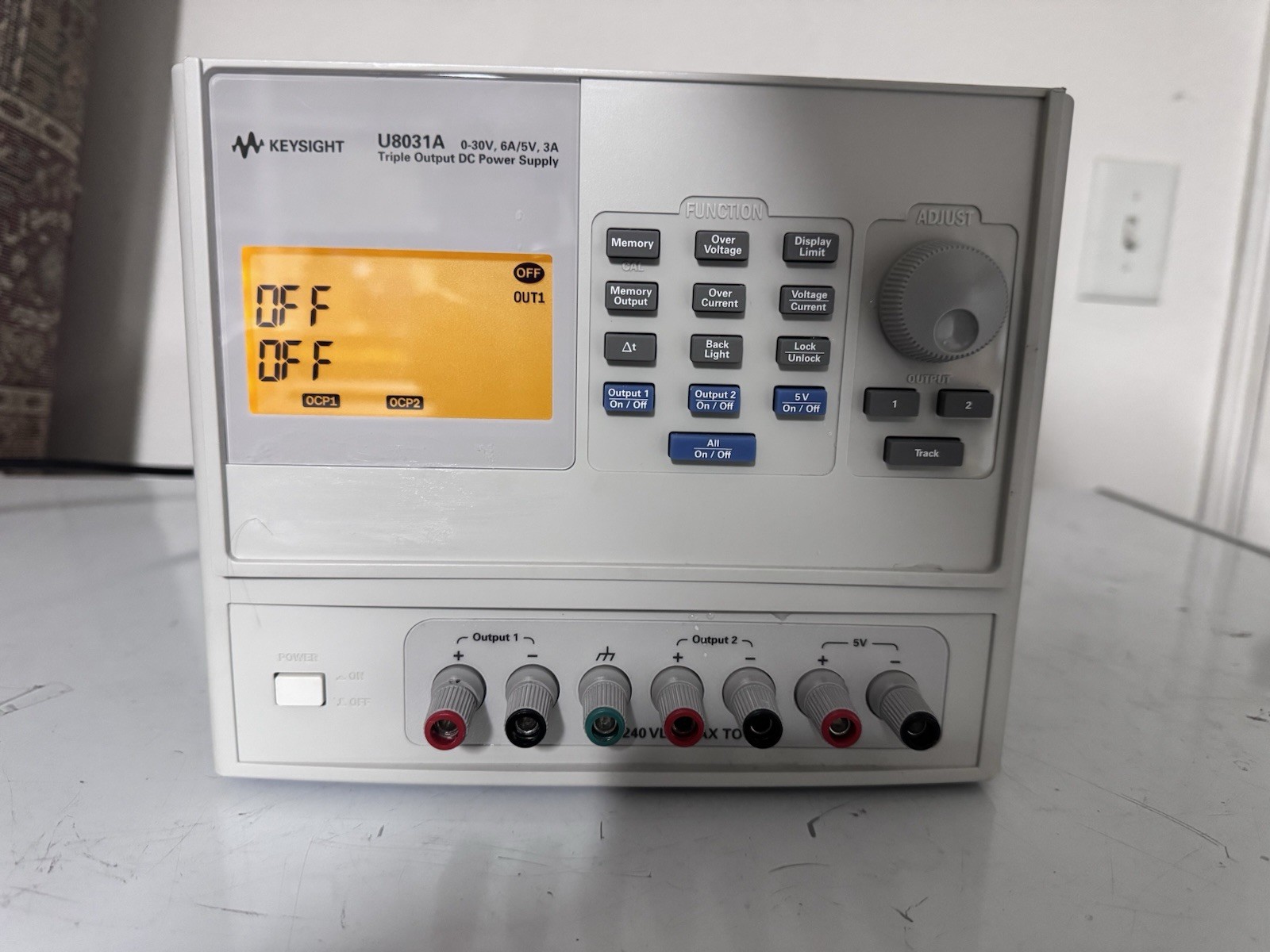 Keysight Agilent U8031A Triple Output DC Power Supply 0-30V, 6A / 5V, 3A