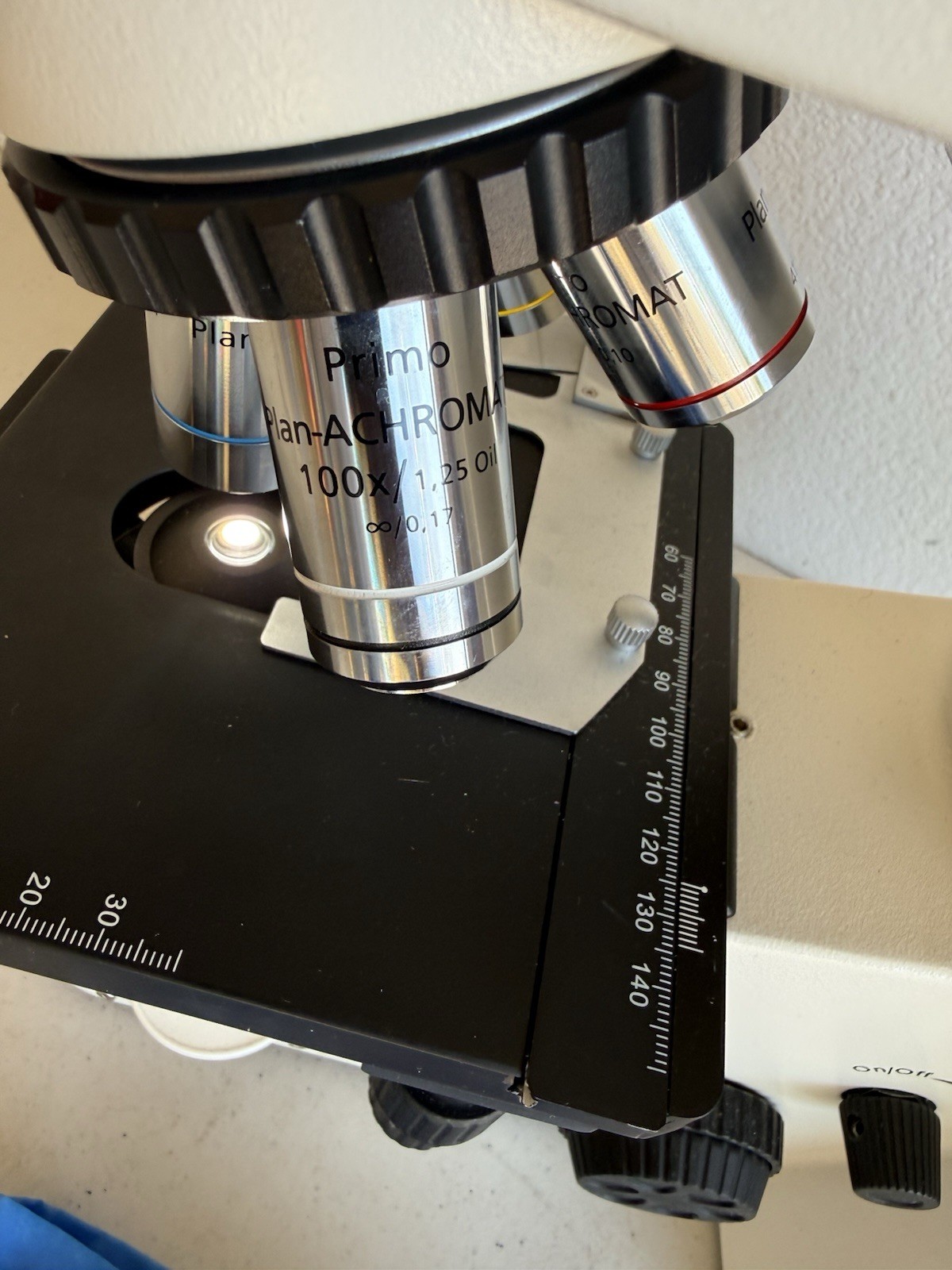 Carl Zeiss Primo Star Microscope w/ 4x 10x 40x 100x Objectives