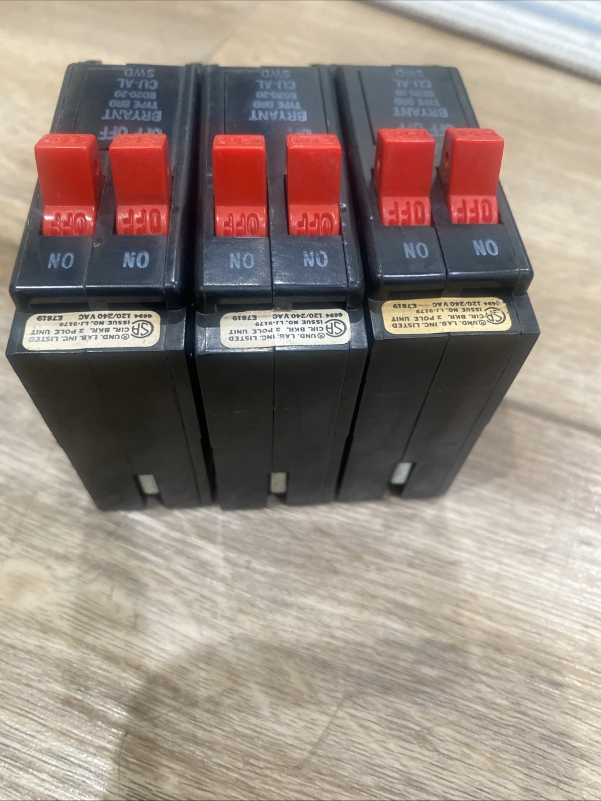 Lot Of 3- Bryant BR2020 20 Amp 2 Pole Twin Tendem Circuit Breakers Cu-al Swd