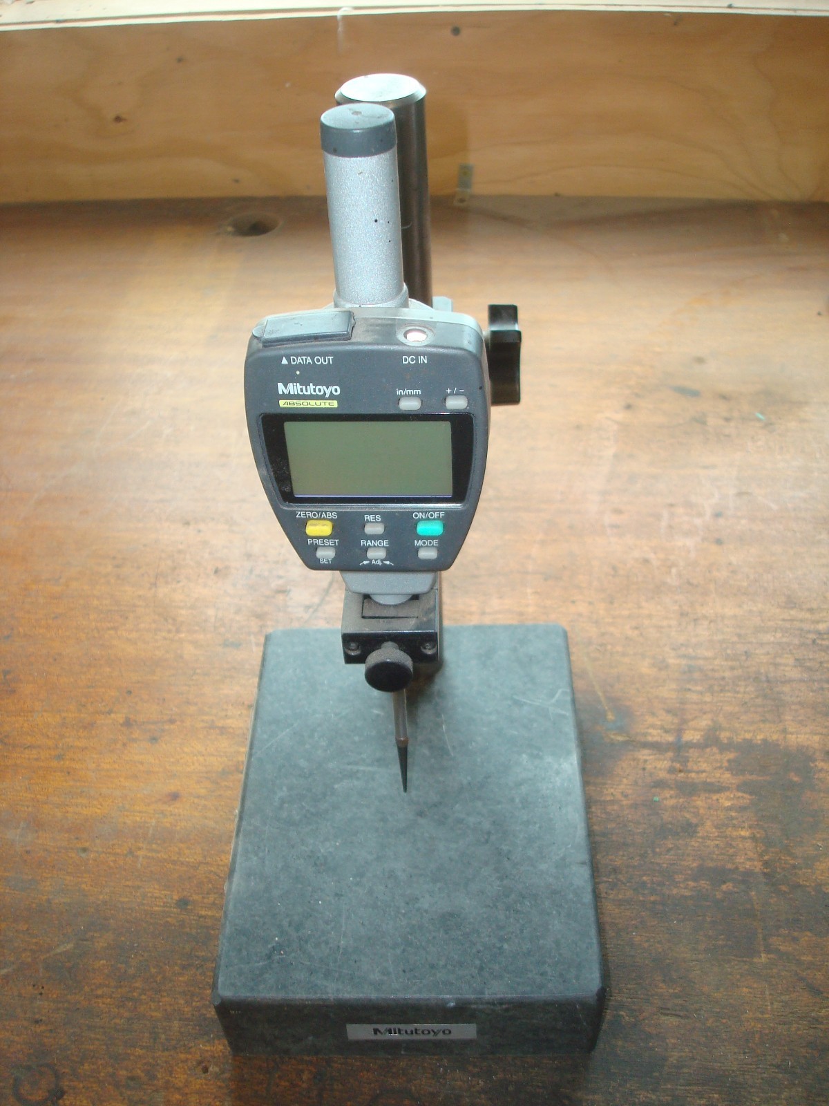 MITUTOYO Absolute Digimatic Indicator w/ Weighted Stand. F150E Serial #009101