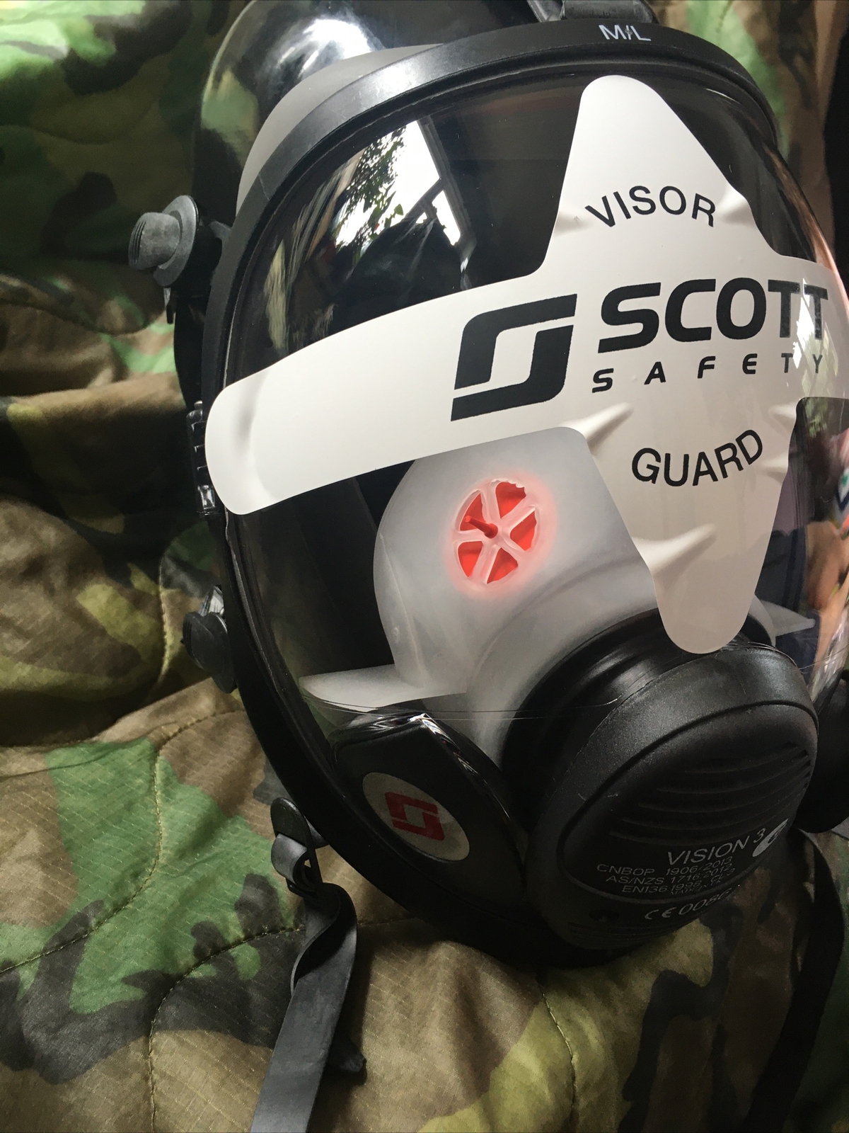 Scott Safety Vision 3 LQF Panoramic Gas Mask Respirator Size M/L EN136 CLASS 3