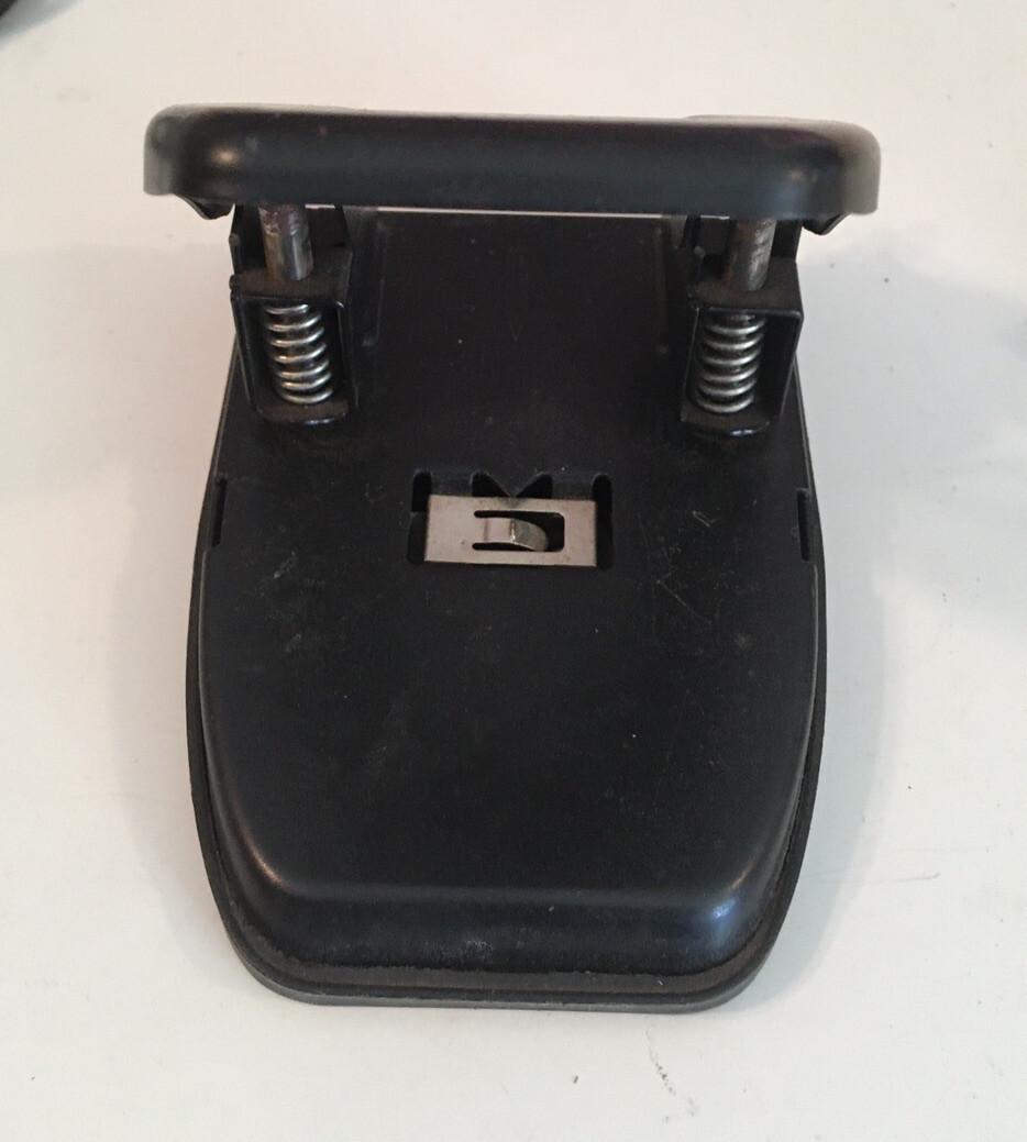 *PRE-OWNED* UNBRANDED-VINTAGE-TWO HOLE PAPER PUNCH-FREE SHIPPING*