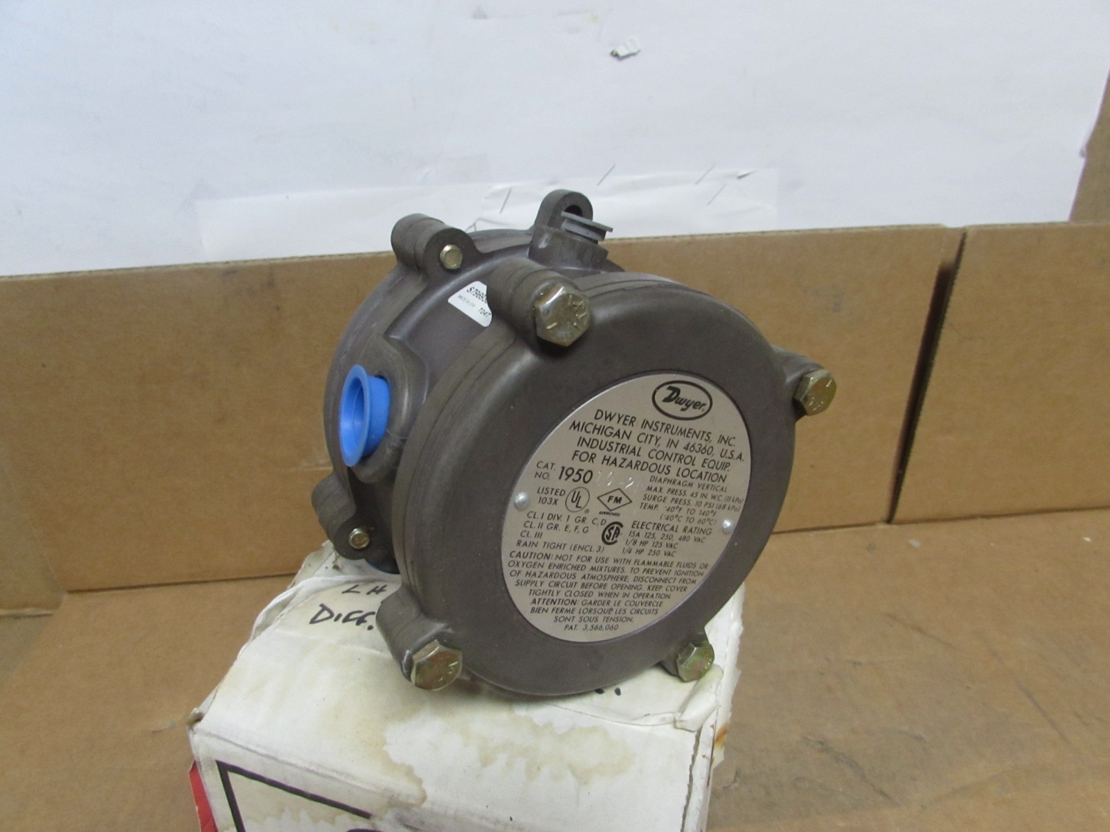 Dwyer 1950-10-2F Explosion-Proof Pressure Switch ( NEW IN BOX ) ***MAKE OFFER***