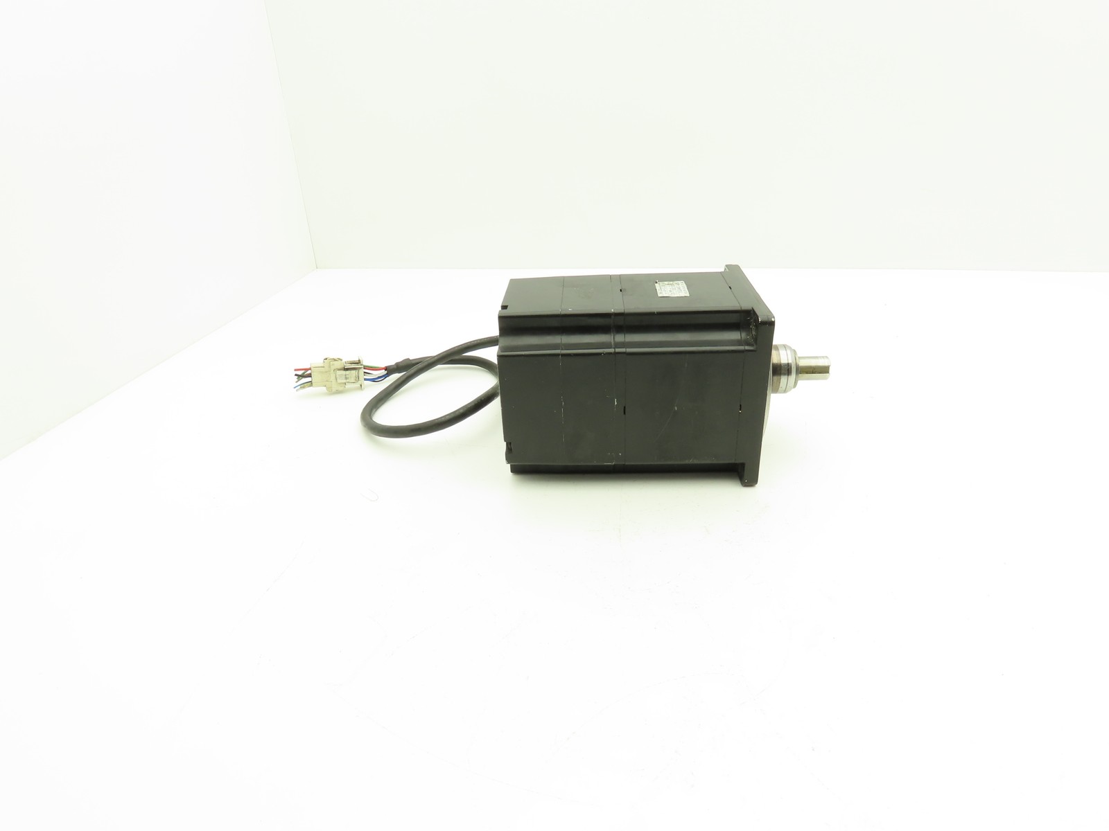 Yaskawa SGMP-15AWYR12 AC Servo Motor 1500W 4.77Nm 3000 RPM Encoder **READ**