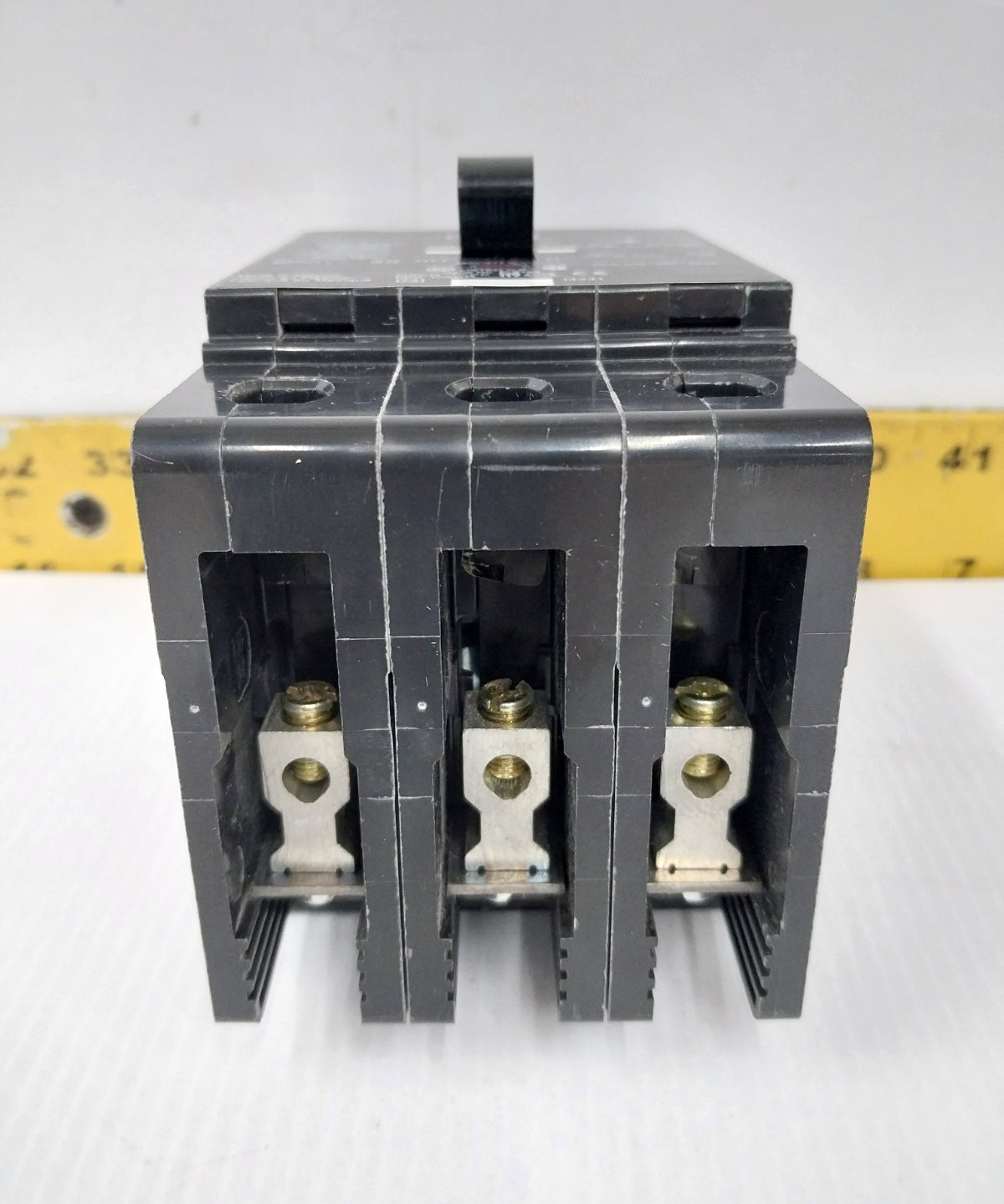 Square D 15 Amp Bolt-On Circuit Breaker 480Y/277 VAC 3 Pole EDB34015
