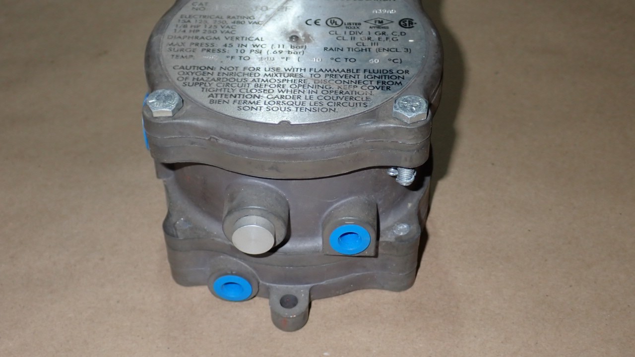Dwyer Differential Pressure Switch 1950-10-2F
