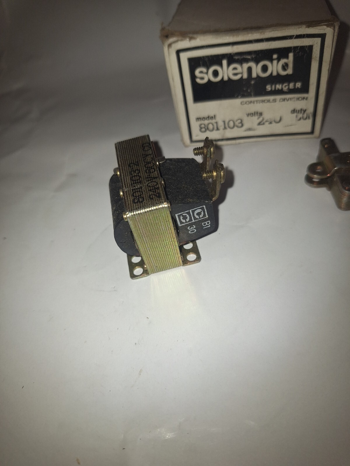 NEW GENUINE SINGER CONTROLS 801103 SOLENOID 240V, 801-103 NOS