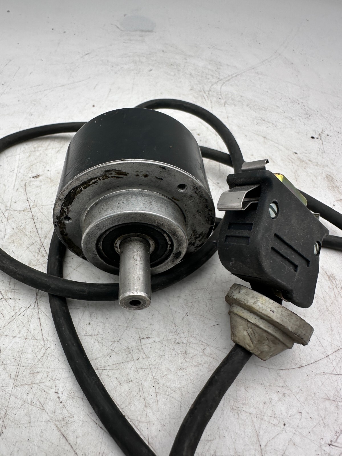 HEIDENHAIN ROD 420 D 600 2513253A INCREMENTAL ENCODER