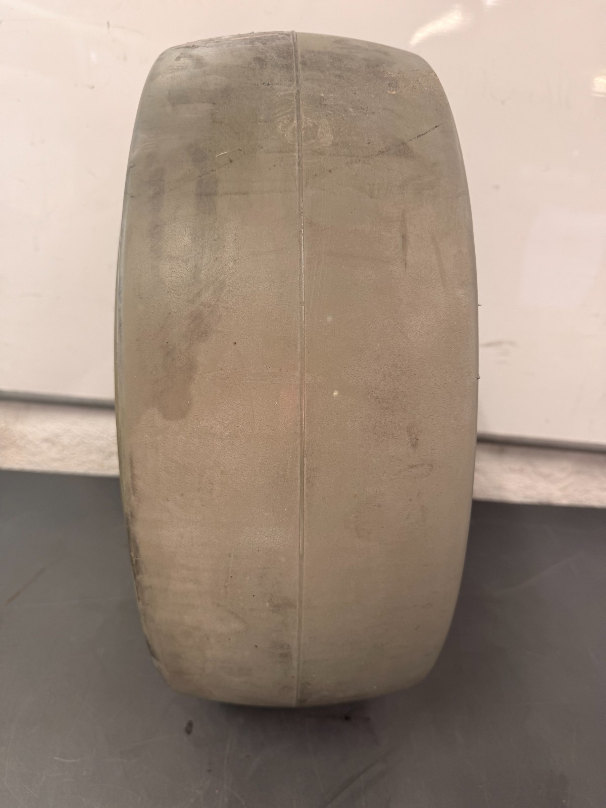 Solideal Smooth Press-On Solid 21 X 8 X 15 (21×8-15) (533/203-381) Forklift Tire