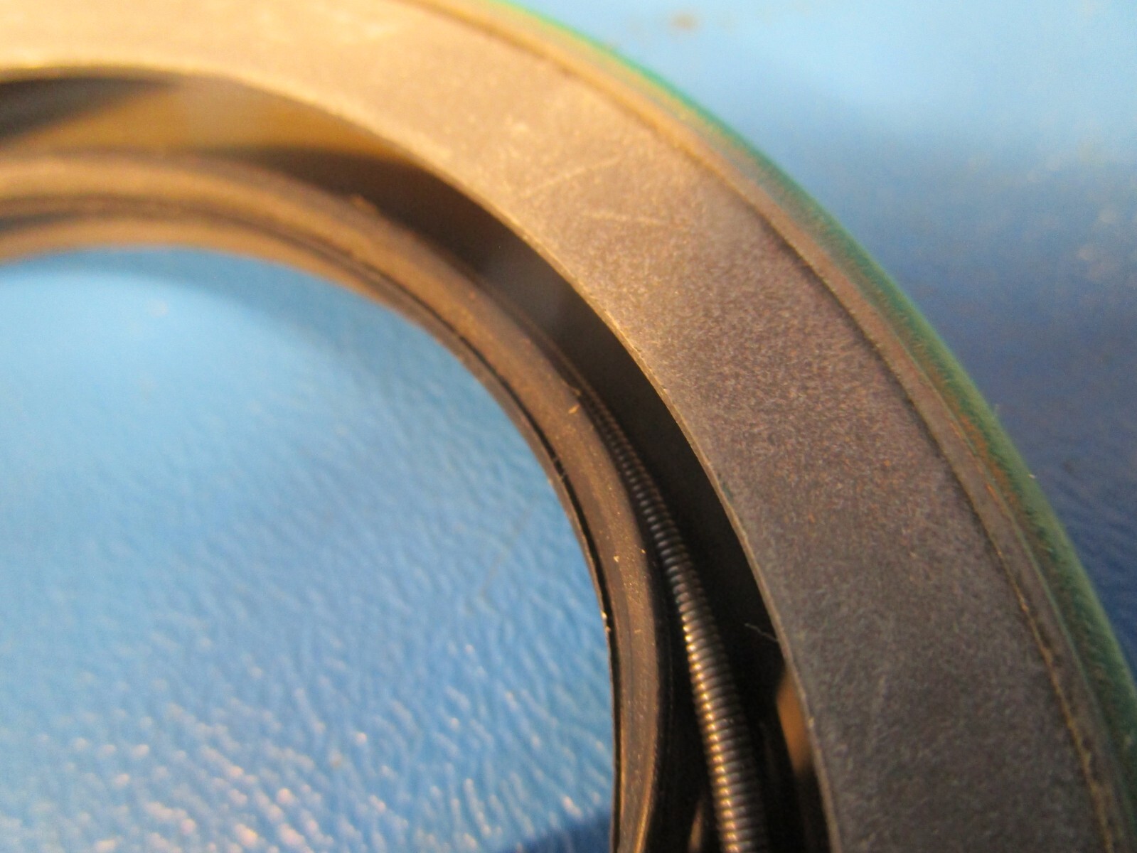 CR 24988, SKF Double Lip Oil Seal, 2.500 in Shaft Dia., 3.500 in OD