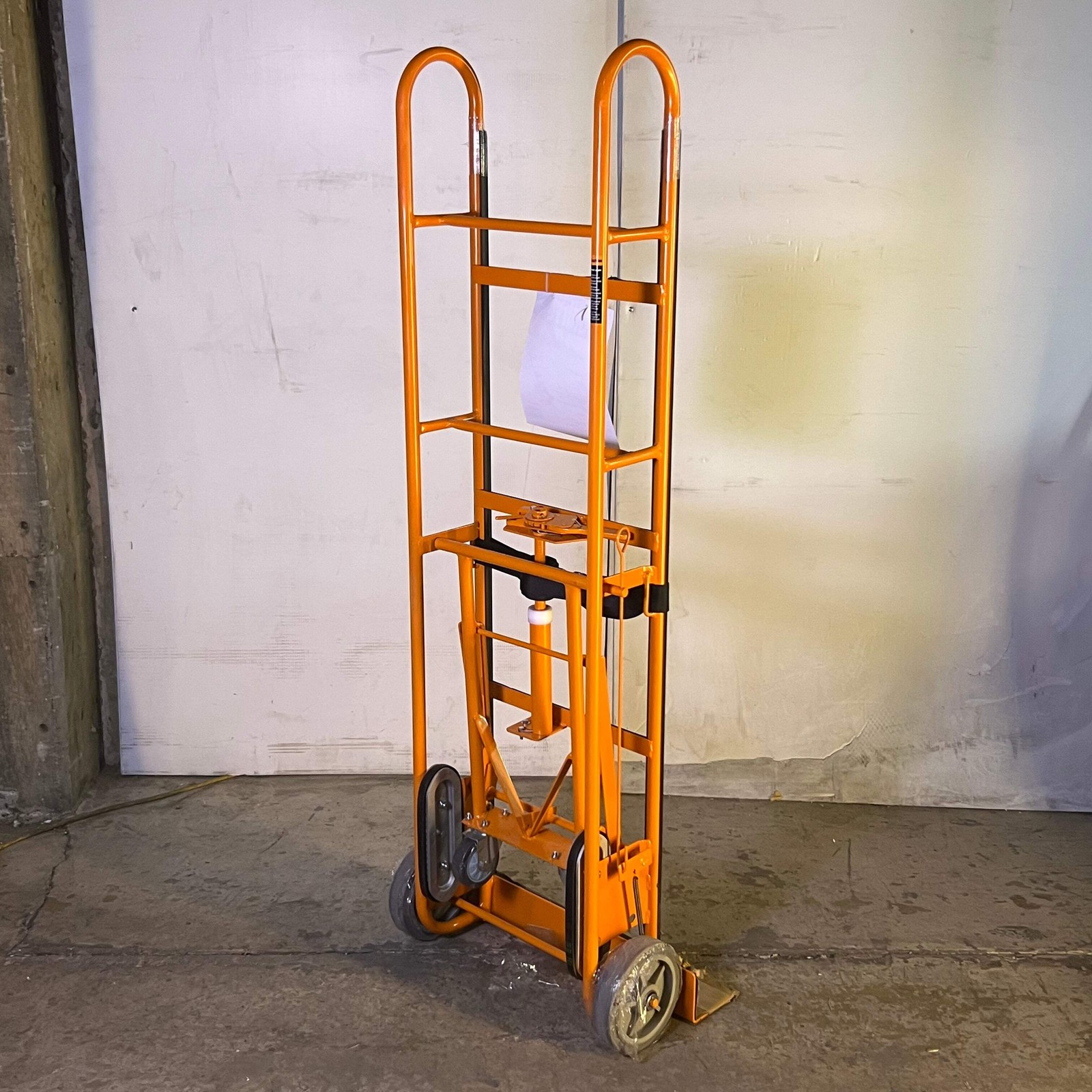 BRAVE Hand Truck 1200 Lb. Sz 17.5″W x 8″L x 65″H Orange GWG311044