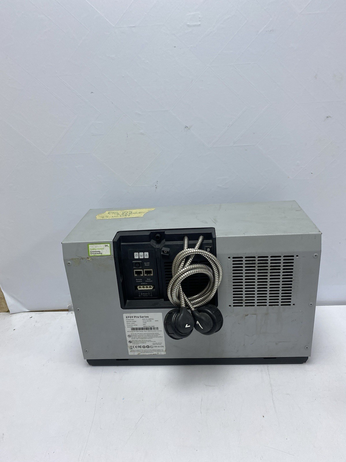 EFOY PRO Series Pro 2400 Duo 12V/24V , 110W (5591 Hr) Output (0.8A)