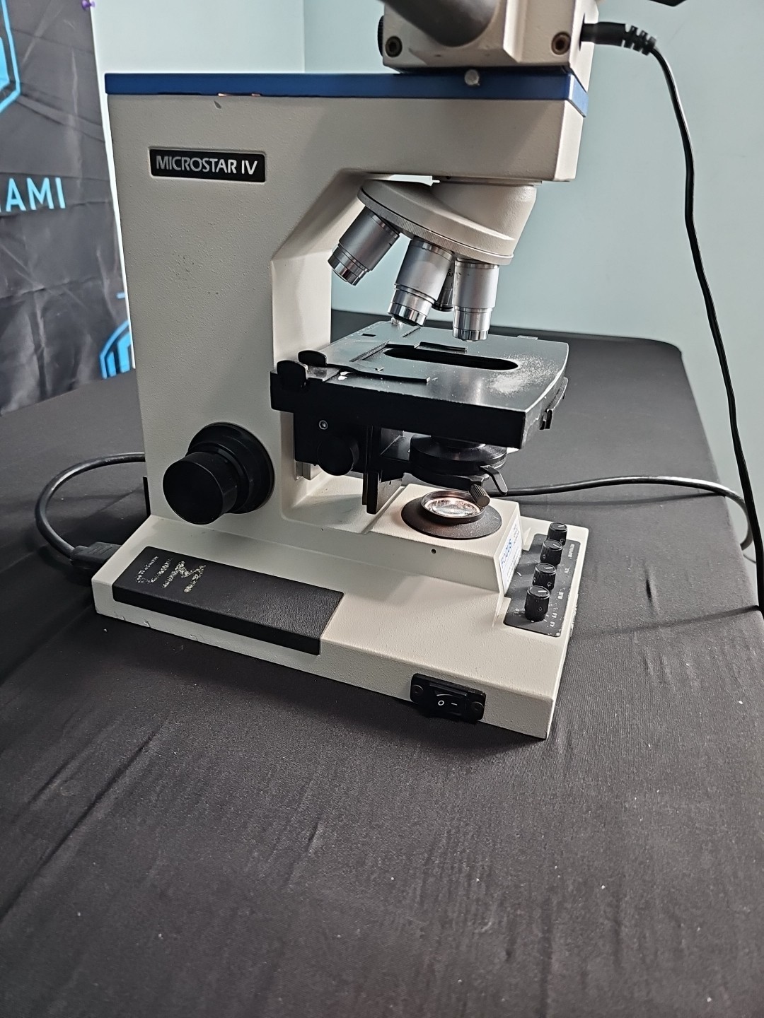 Reichert Microstar IV 410 Dual Head Microscope W/ 4x, 10x, 40x, 100x/1.25