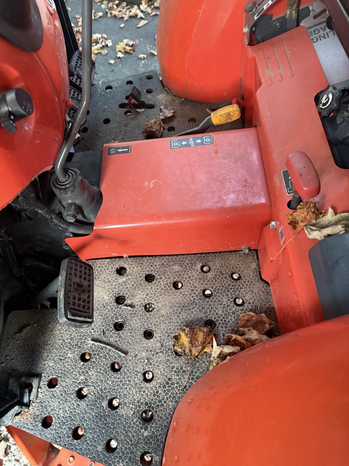 2021 KUBOTA L2501 Quick Connect Tractor W/Loader 3rd Function Valve 80hrs
