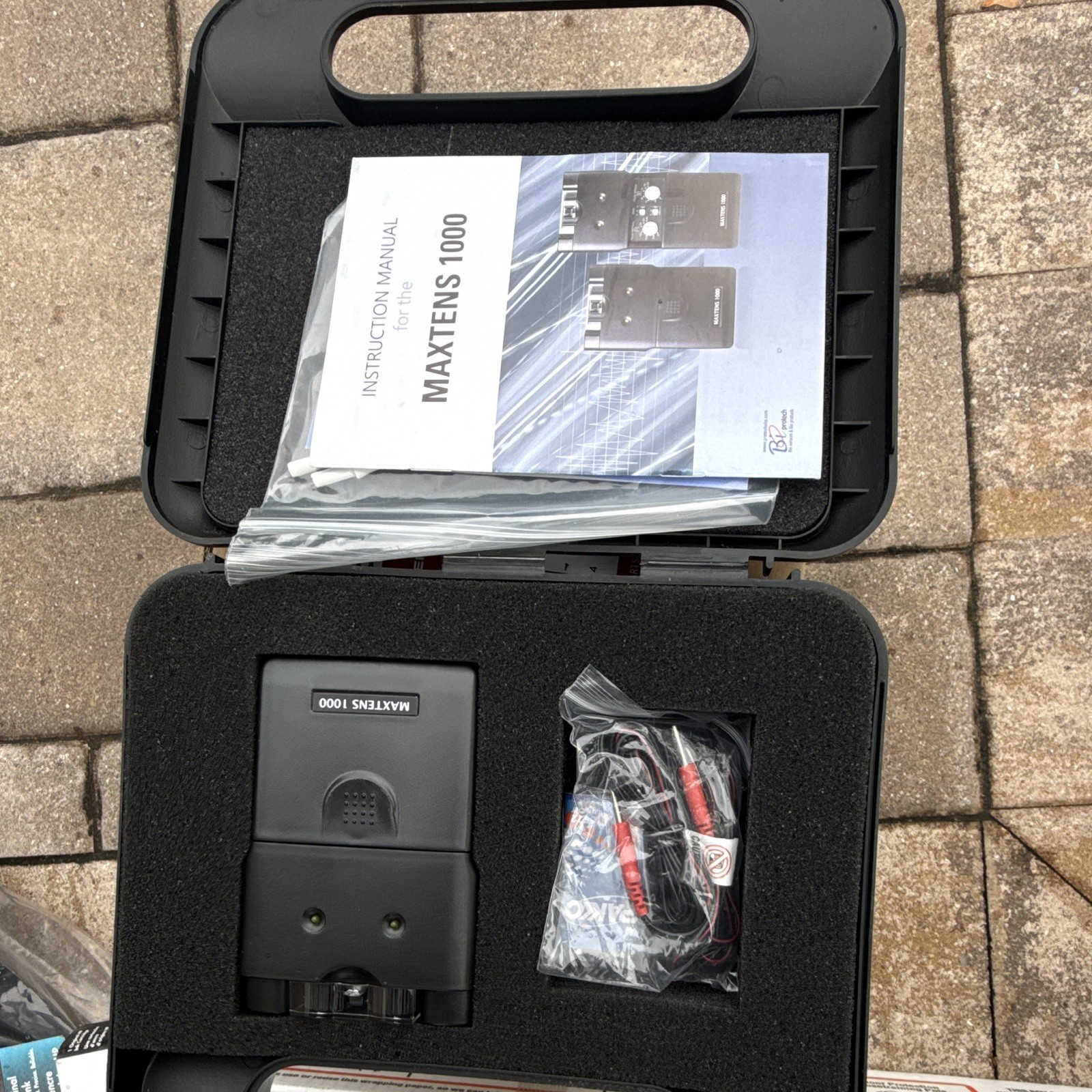 Roscoe MAXTENS 1000 TENS Unit 2 Channels Wearable with Accessories & Carry Case