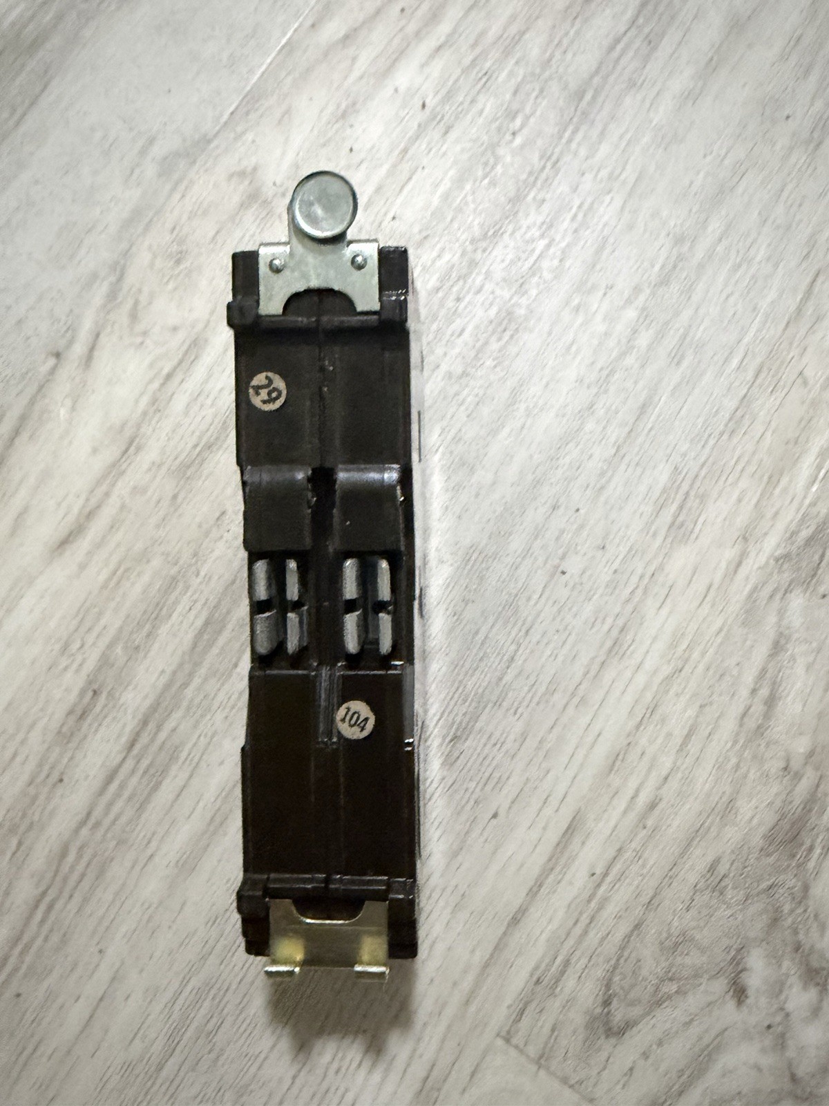 Cutler Hammer Main 100 Amp Breaker 120 V/240 V Ch2100