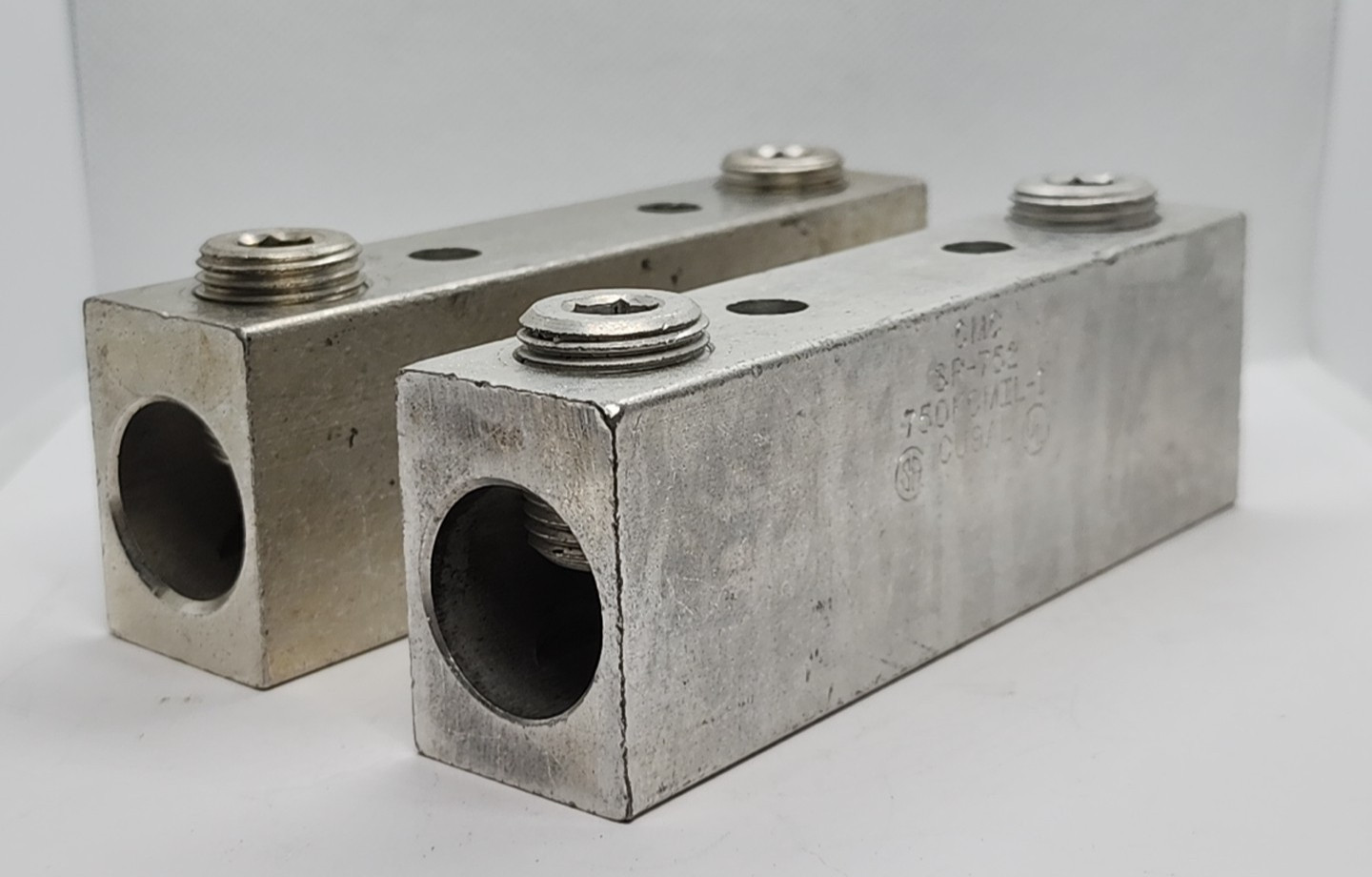2x ILSCO CU9AL CMC SR-752 750KCMIL-1 HEAVY DUTY TWO WIRE TERMINAL LUG [2ES1-1]