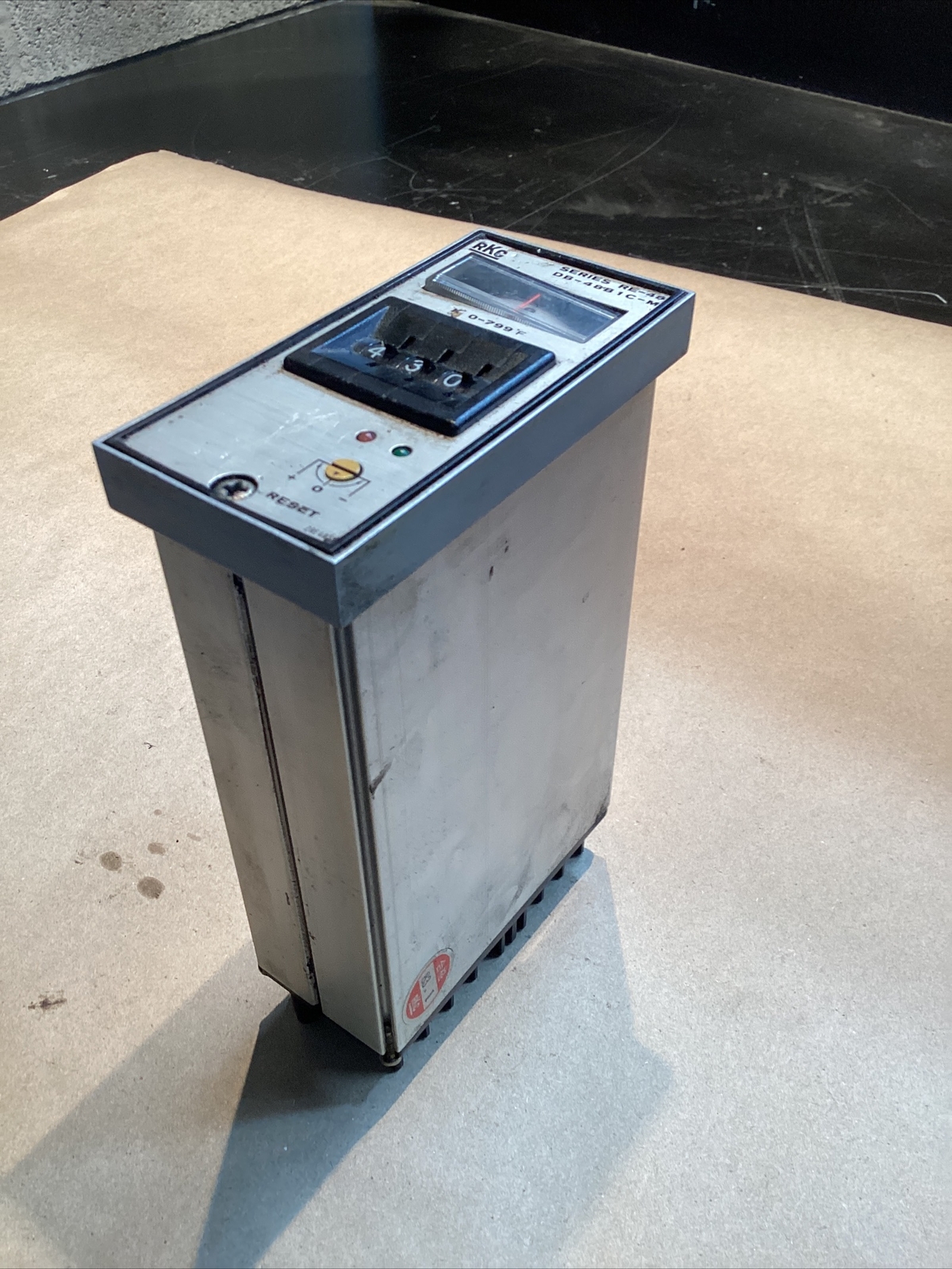 RKC DB-48B1C-M Series RE-48 Temperature Controller #292K74