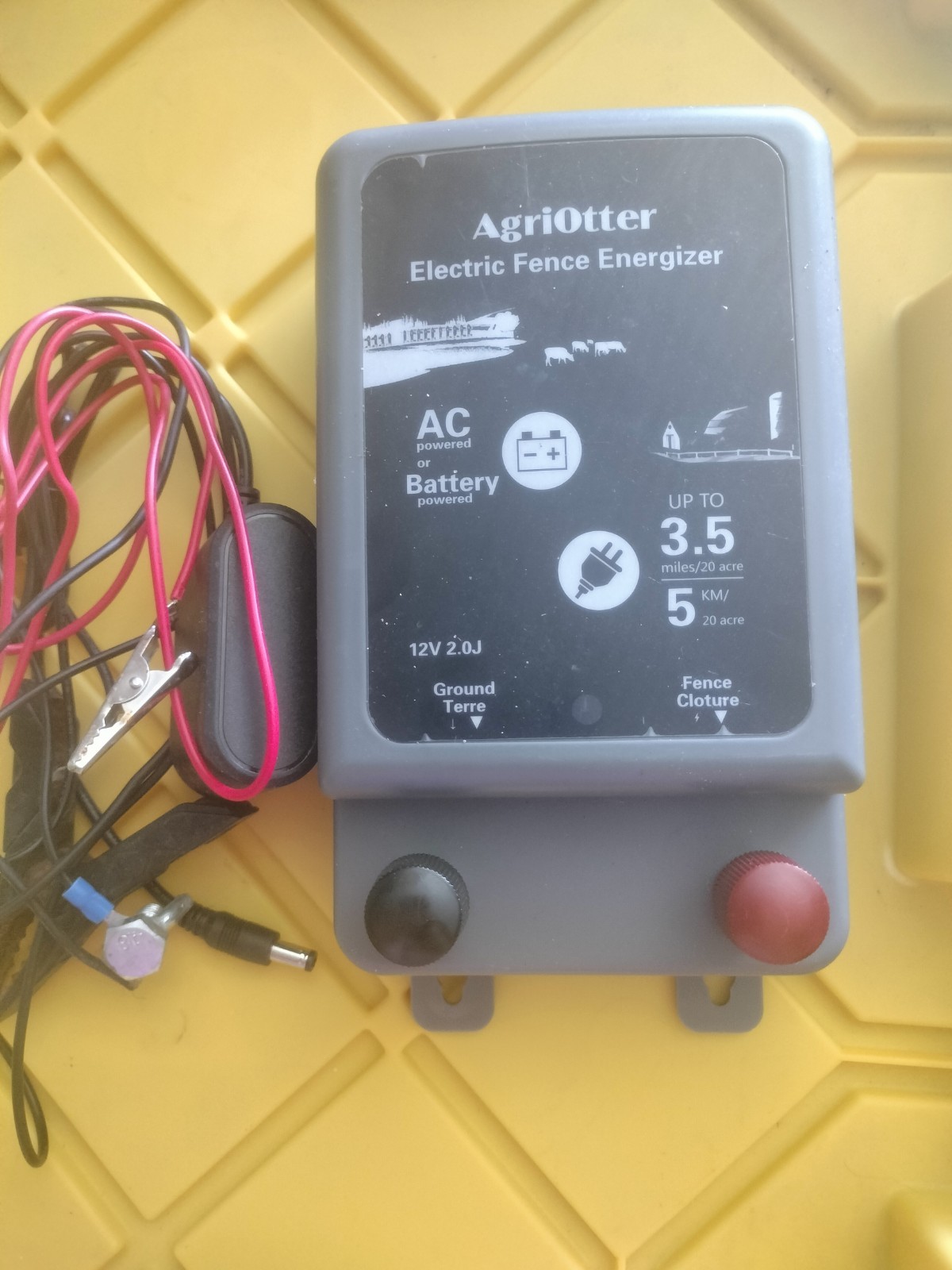 AgriOtter Electric Fence Energizer 20 Acre 3.5 miles 2 in 1 Powered by Battery
