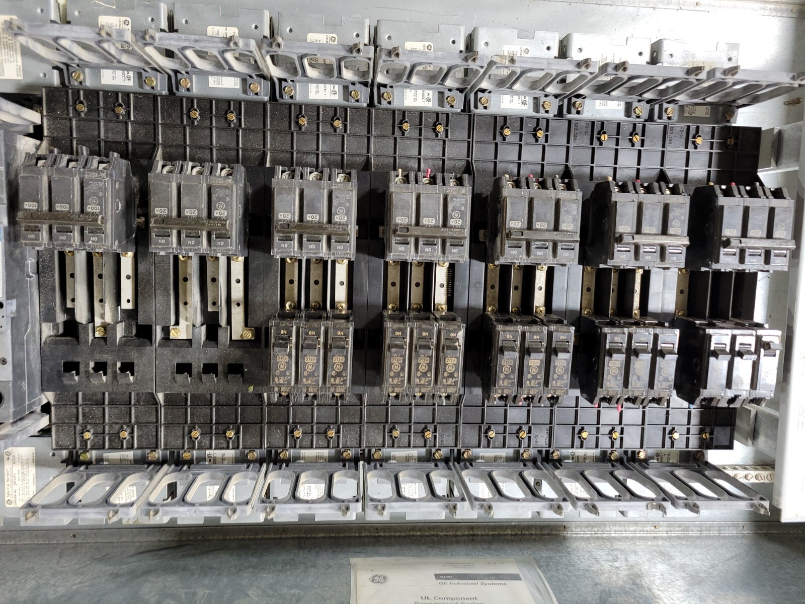 GE General Electric APN Spectra Series Panelboard 600 Amp 208Y/120 VAC 3PH 4W
