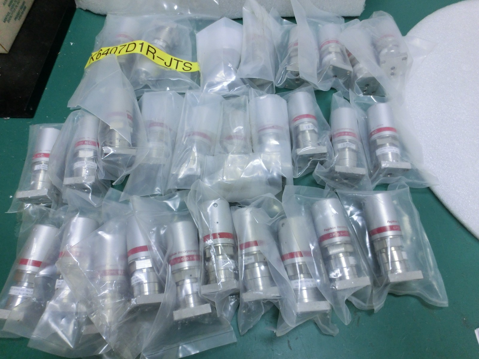 4pcs Fujikin 565601 Lam 766-197842-003 Rev B Diaphragm Valve,0.5~0.6mPa N.C~9927