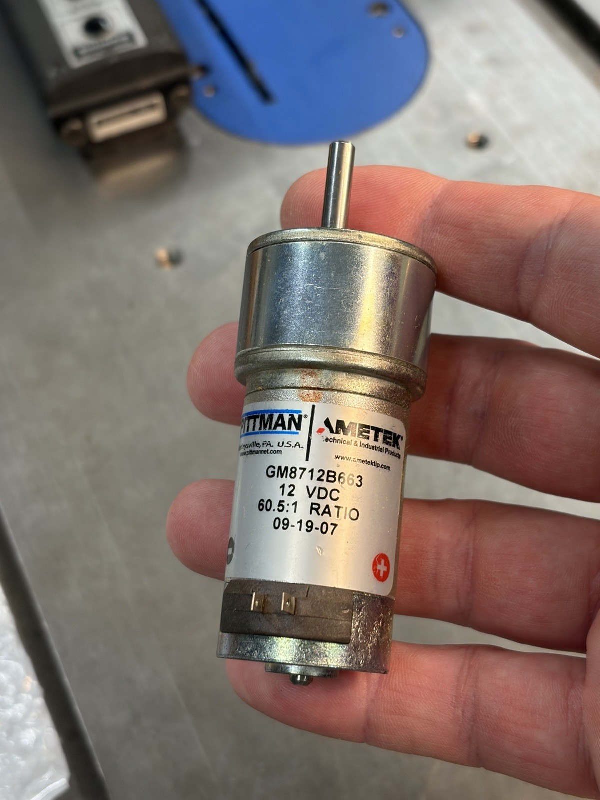 QTY 1 PITTMAN GEAR MOTOR 12 VOLTS 60.5:1 RATIO 3/16” SHAFT WITH FLAT CLEAN