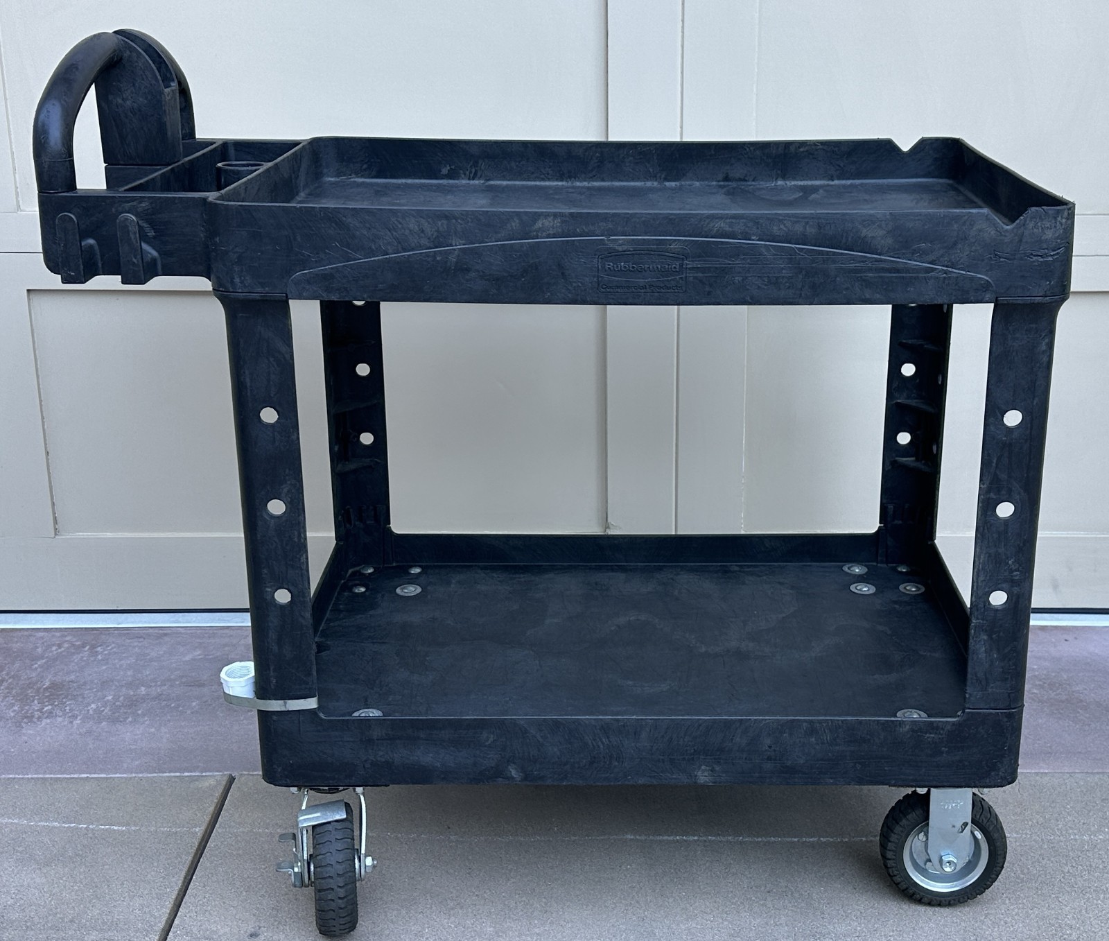 Rubbermaid FG452088BLA Commercial Heavy-Duty Utility Cart – Very Good Condition