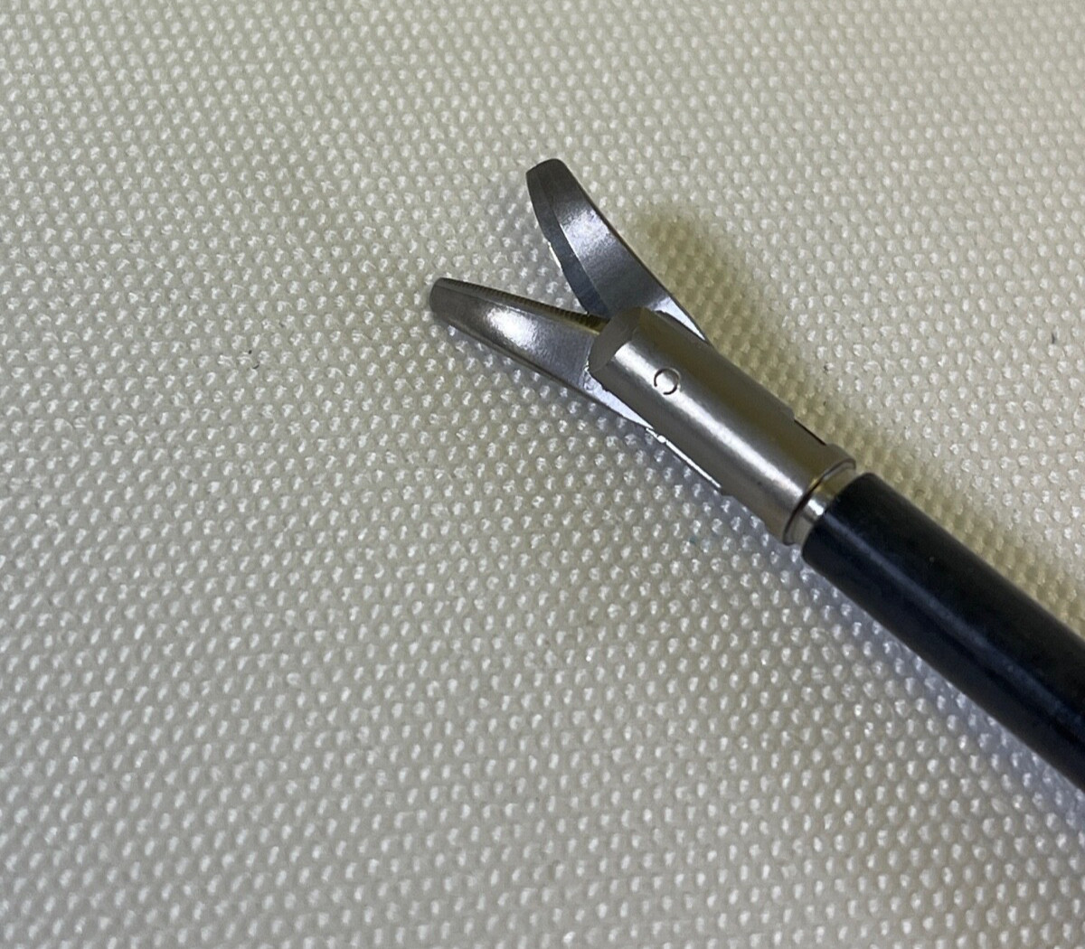 Aesculap PO950R ADTEC 5mm x 33cm Monopolar Mini Metzenbaum Scissor Laparoscopy