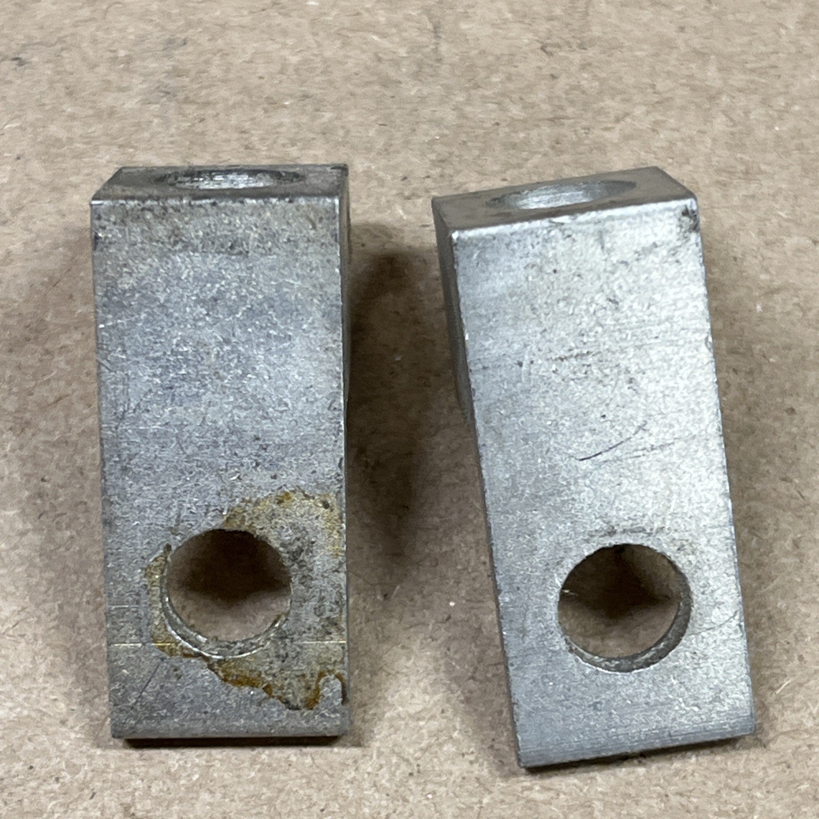 (Lot of 2) SQ-D Ilsco D2710 Mechanical Box Lug 2-14AWG CU9AL, 1/4″ Hole Square D
