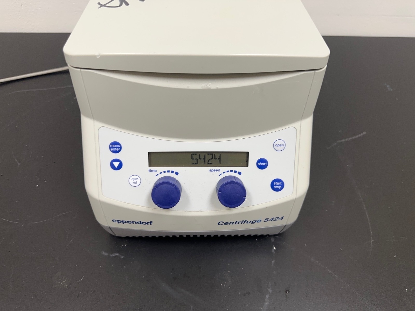 Eppendorf 5424 Benchtop Centrifuge w/FA-45-24-11 Rotor, 14680 RPM
