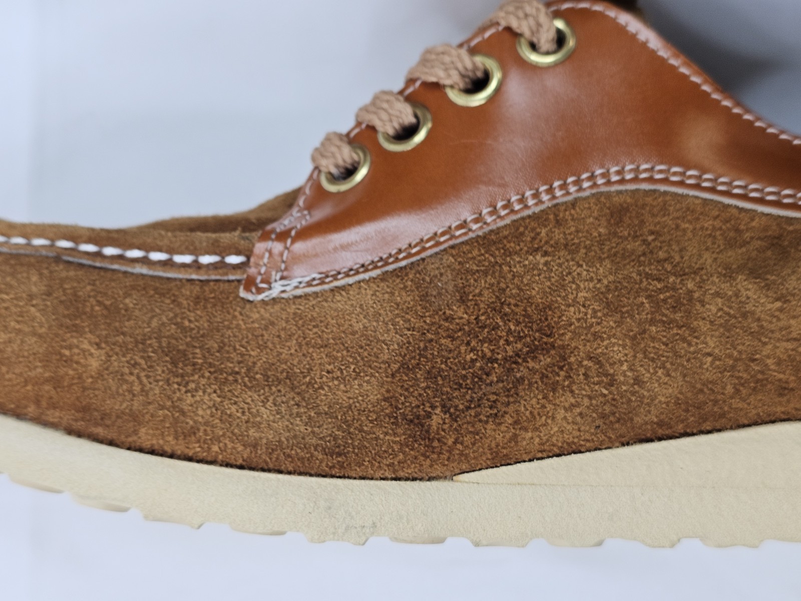 Lehigh Safety Shoe w Lockrim Steel Toe Box Men 9.5M, 2-Tone Tan Suede Leather