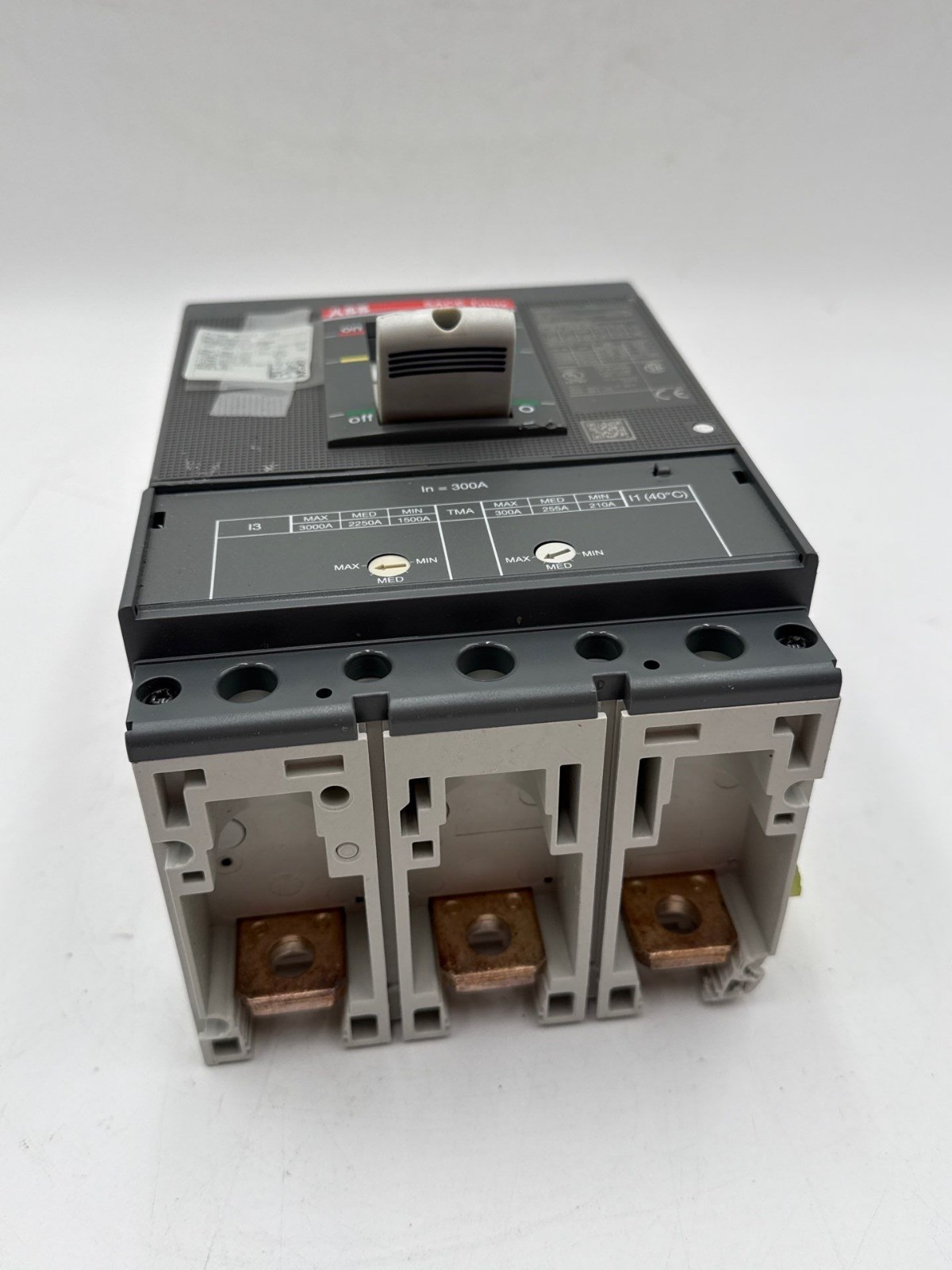 ABB XT5NU330ABFF000XXX Circuit Breaker 300A 3P 600V tmax XT5N 400 300 Amp 3 Pole