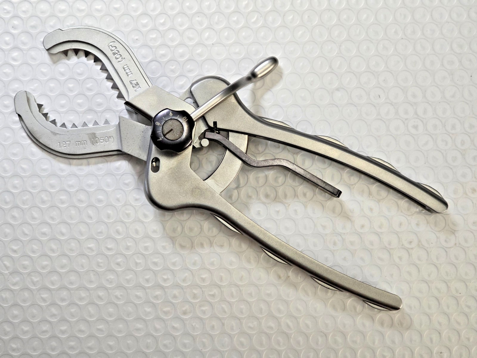 BICOMPARTMENTAL KNEE ARTHROPLASTY TOOL