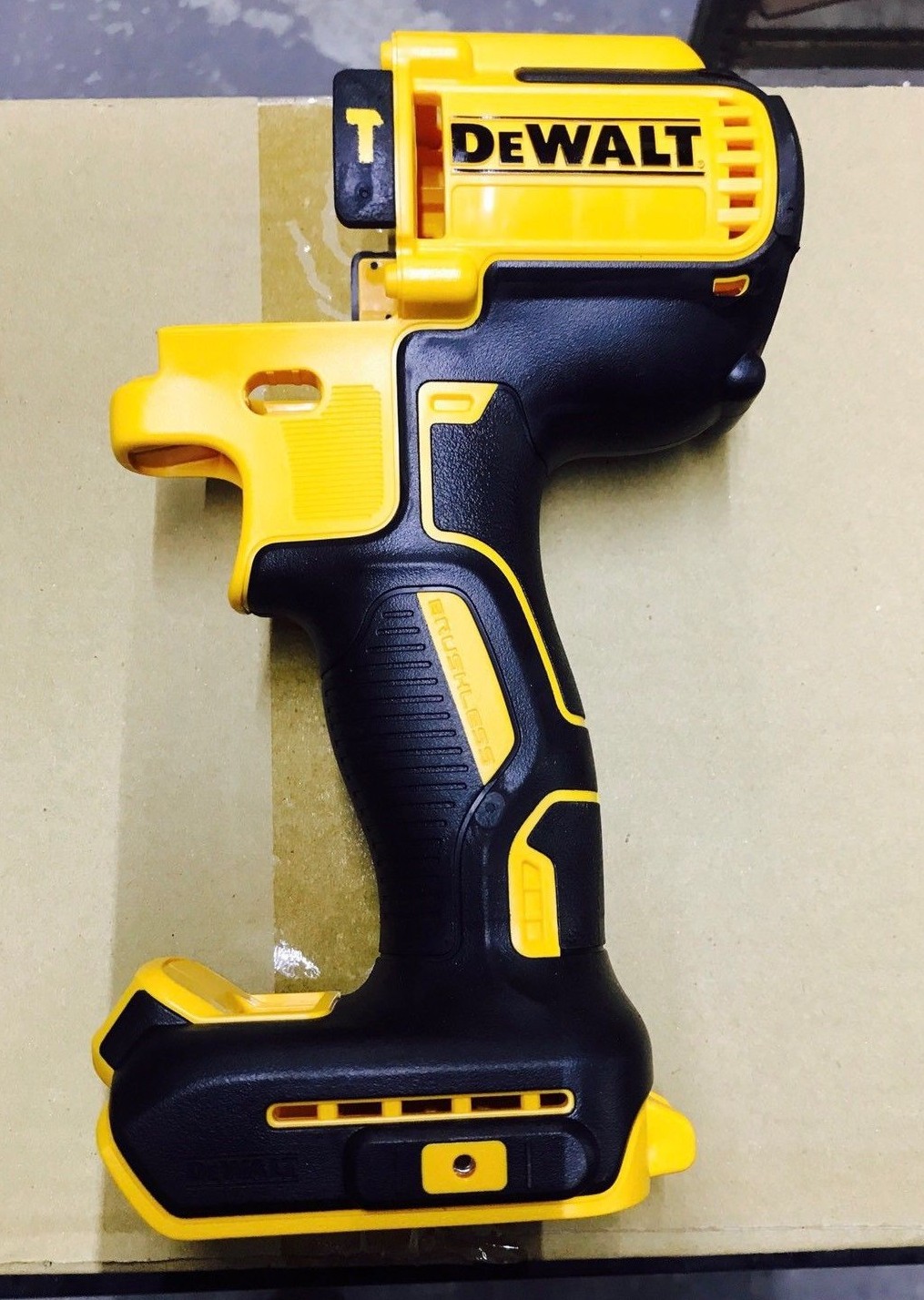 N419324 DeWalt Cordless 20v Hammer Drill-Driver DCD996M CLAM SHELL N578871