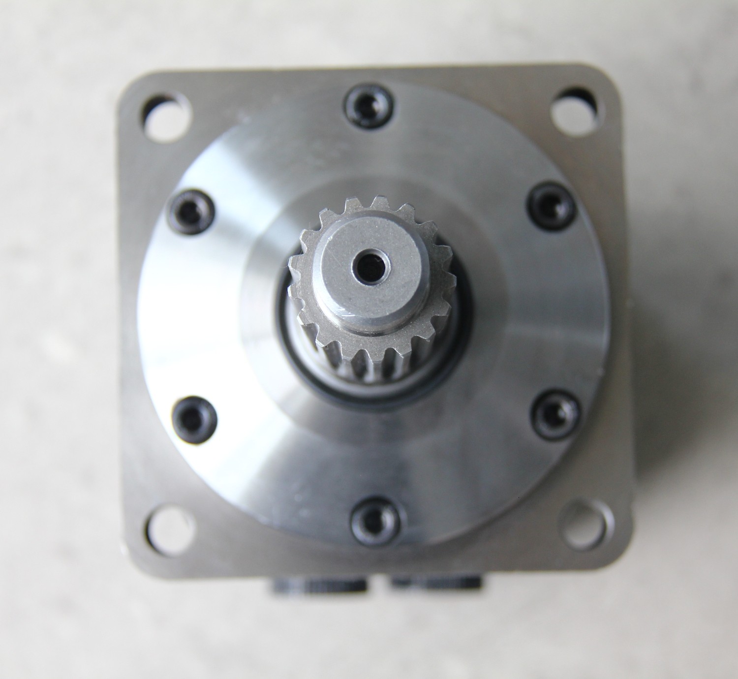 Hydraulic Drive Motor FOR Case 1838 1840 Skid Steer Loaders 141387A2 230 G2U