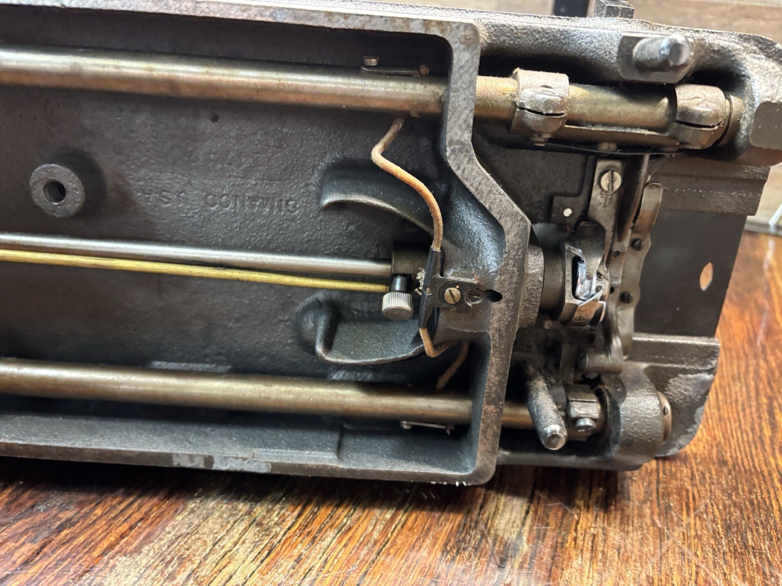 Singer 251-12 Upholstery Machine with oil pan, attachments & extras, WORKS BUT..