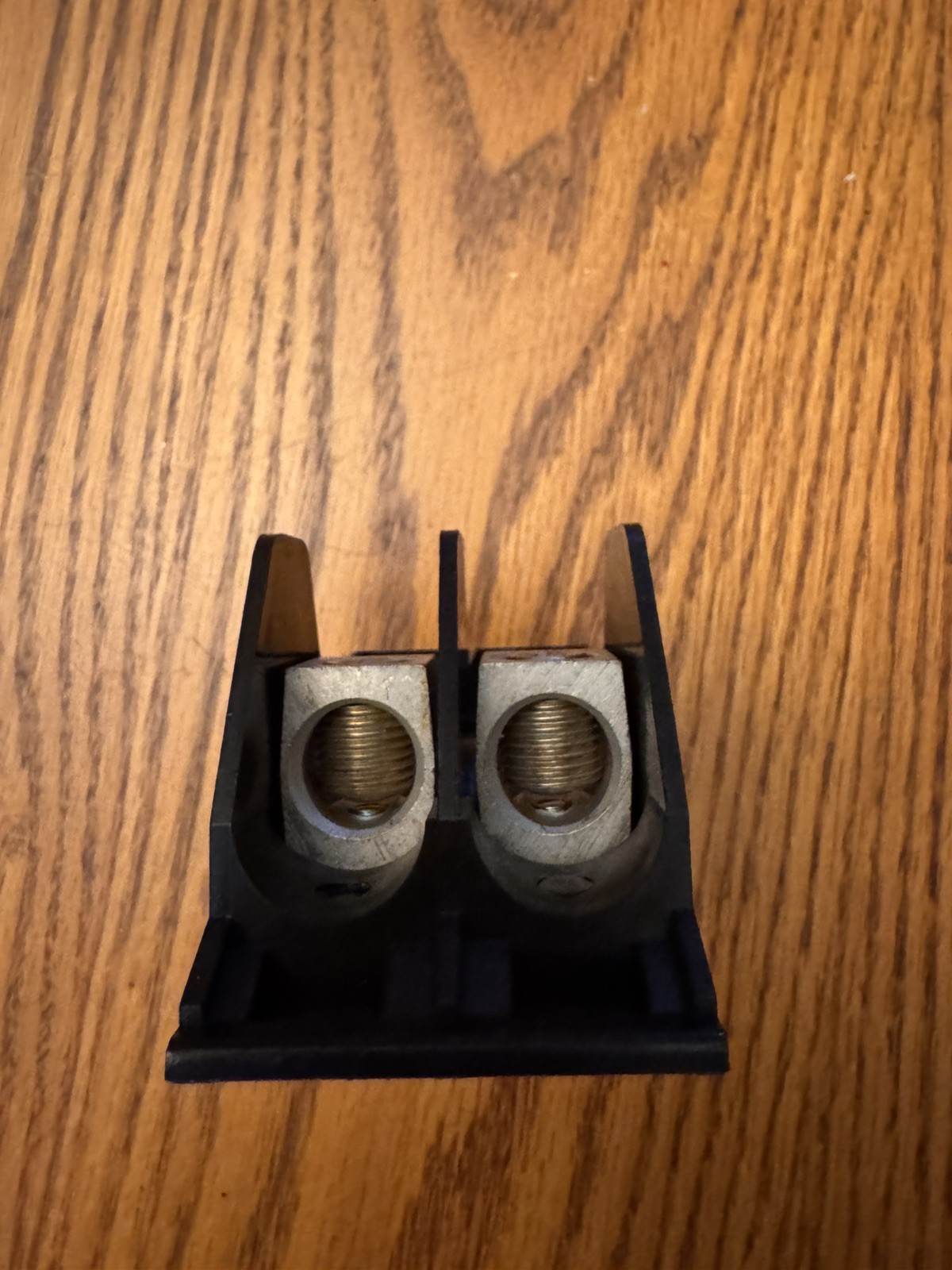 ! NEW ! GE THLK2200 2 Pole Feed-thru Lugs 120/240VAC